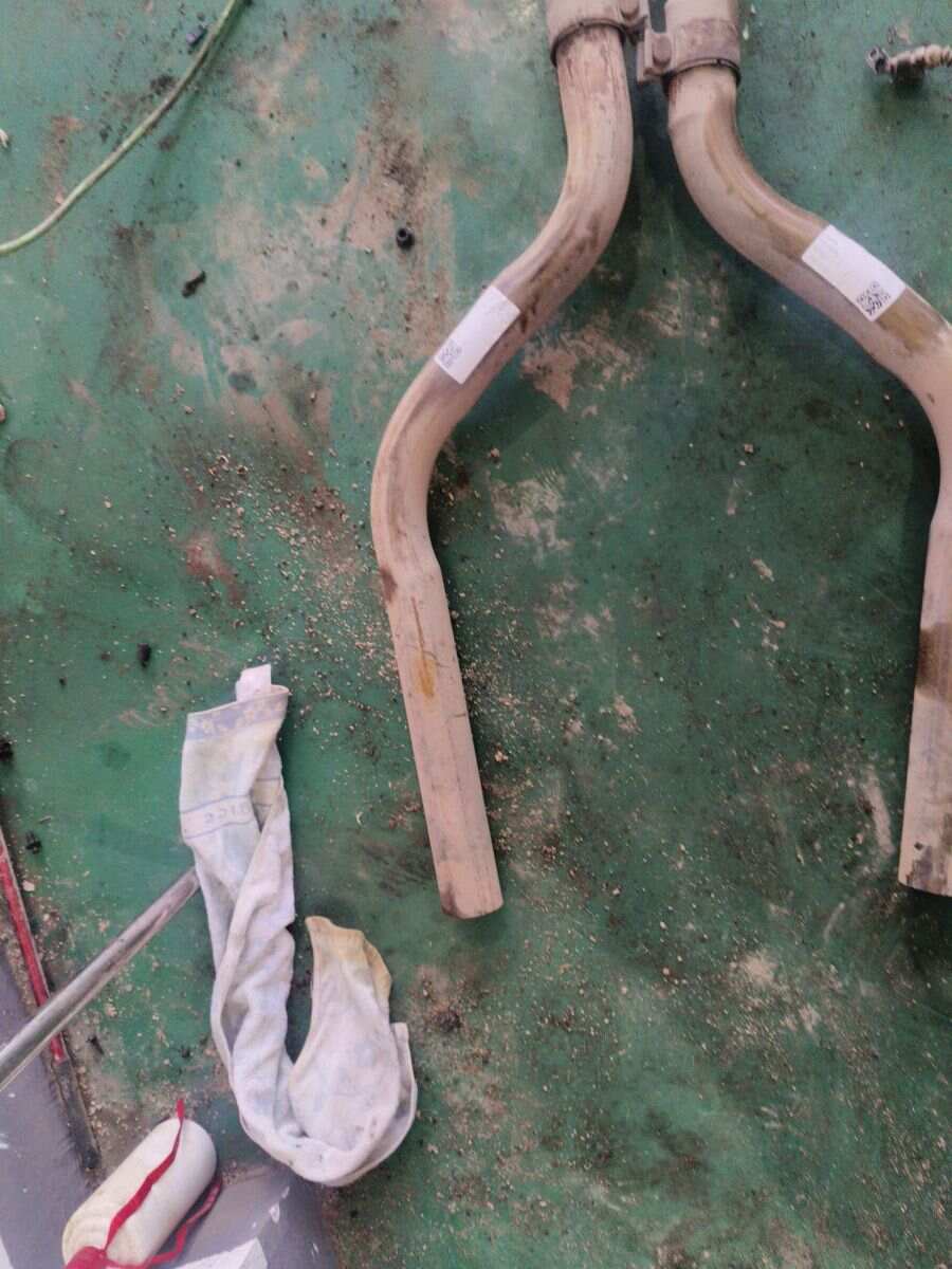 XR845972 Exhaust Pipe, Front Right