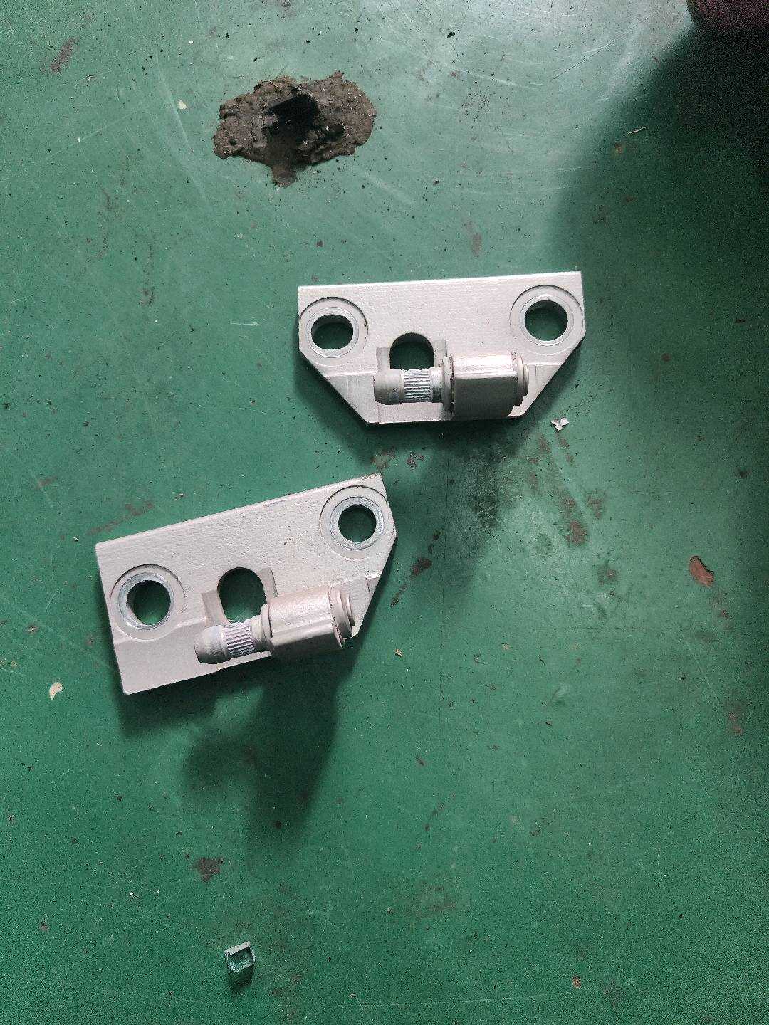 5075002200 左前车门铰链总成