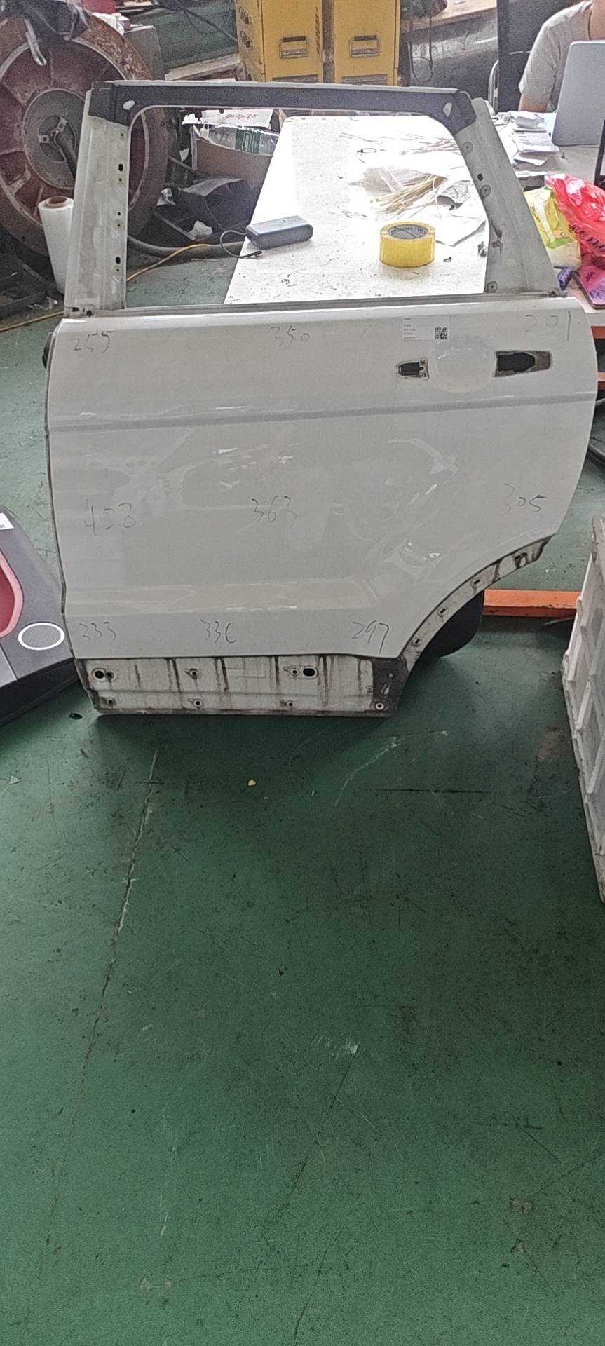 LR028557 Rear Door Shell, Left