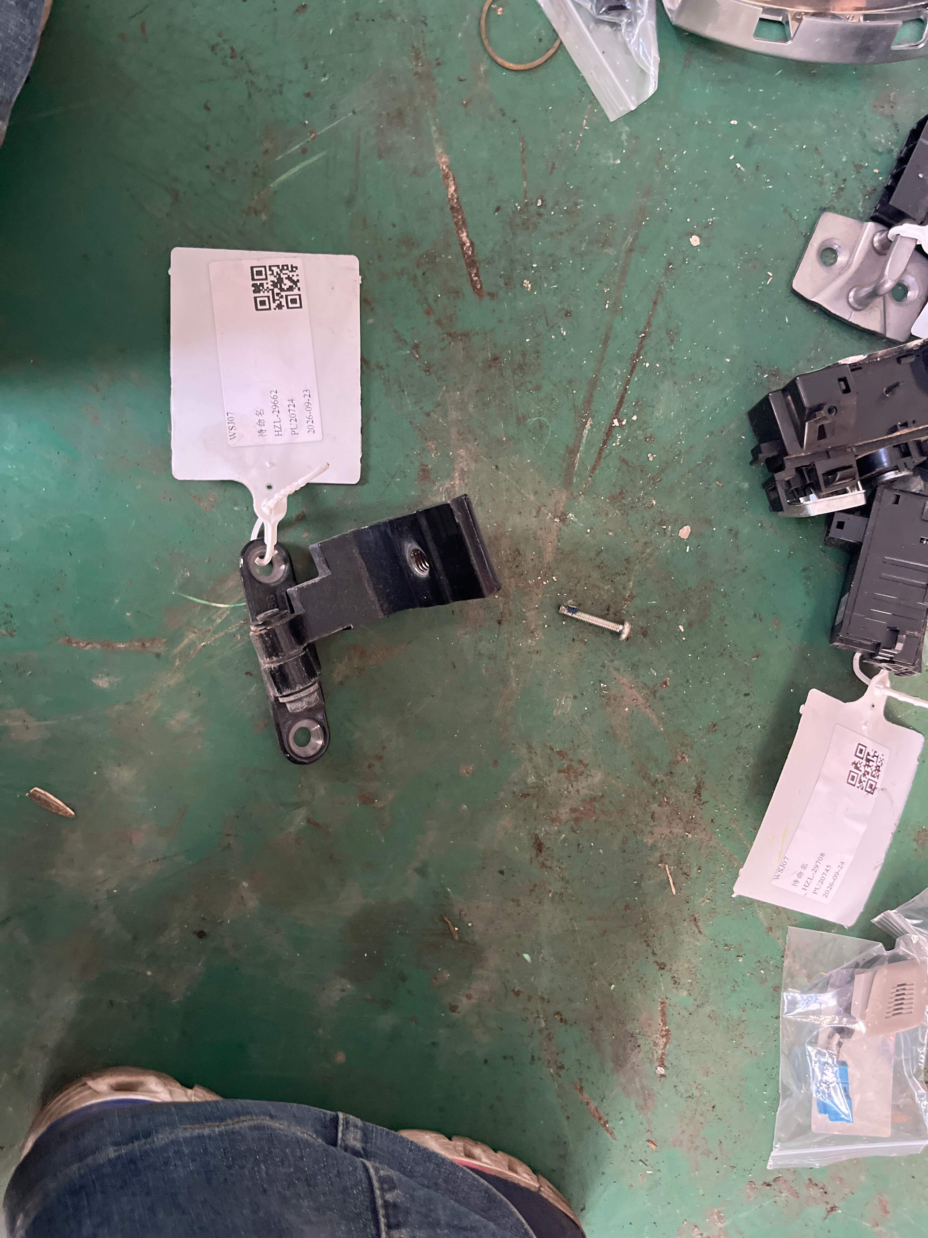 41007228153 Rear Door Hinge (Lower Left)