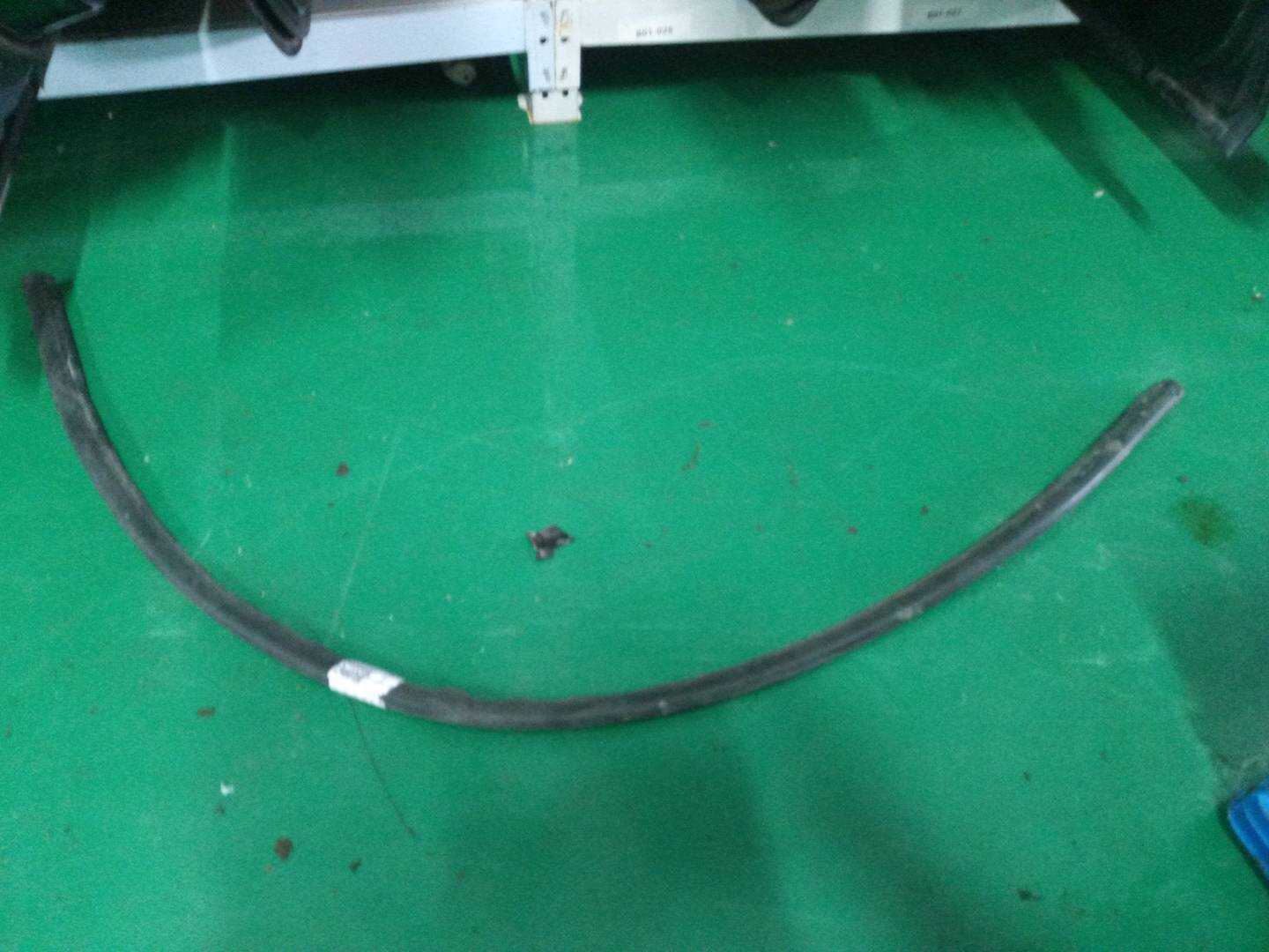 51137133292 前风挡玻璃胶条（下）