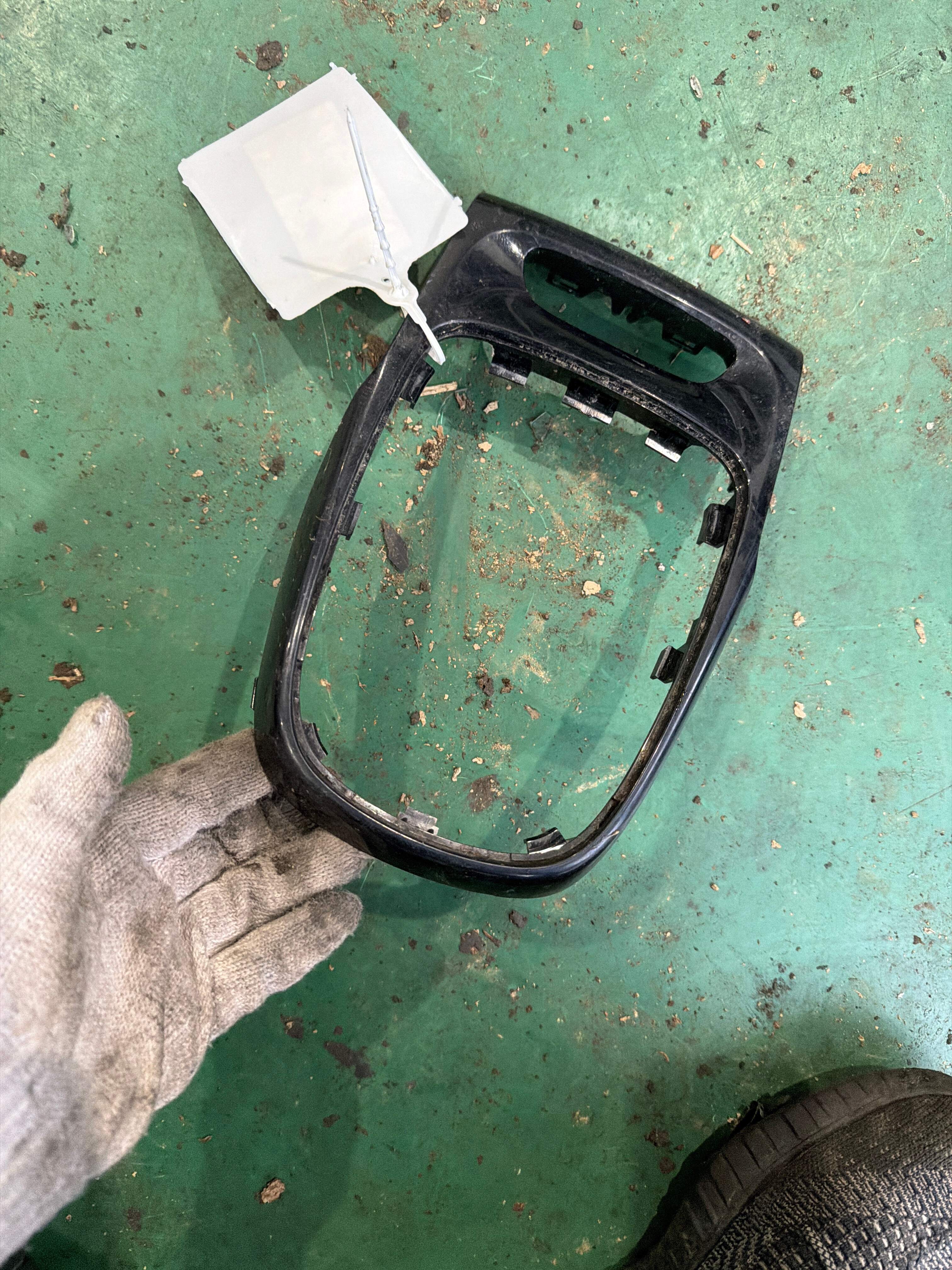 39143094 Center Console Trim Panel, Upper