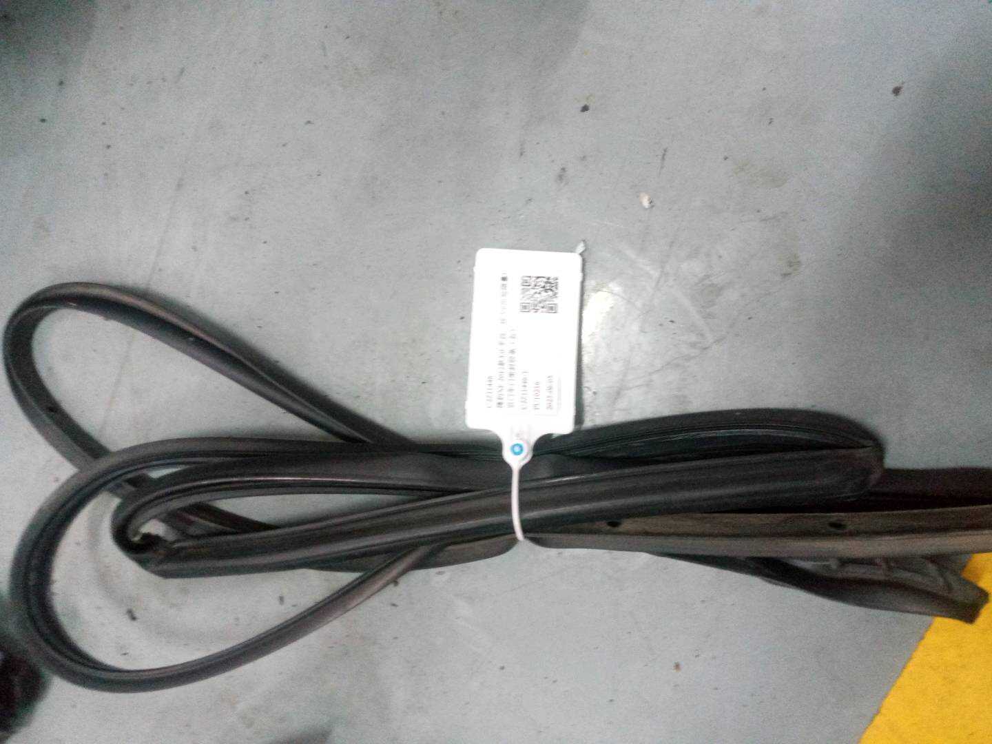 C2Z11446 后门车门密封胶条(右)