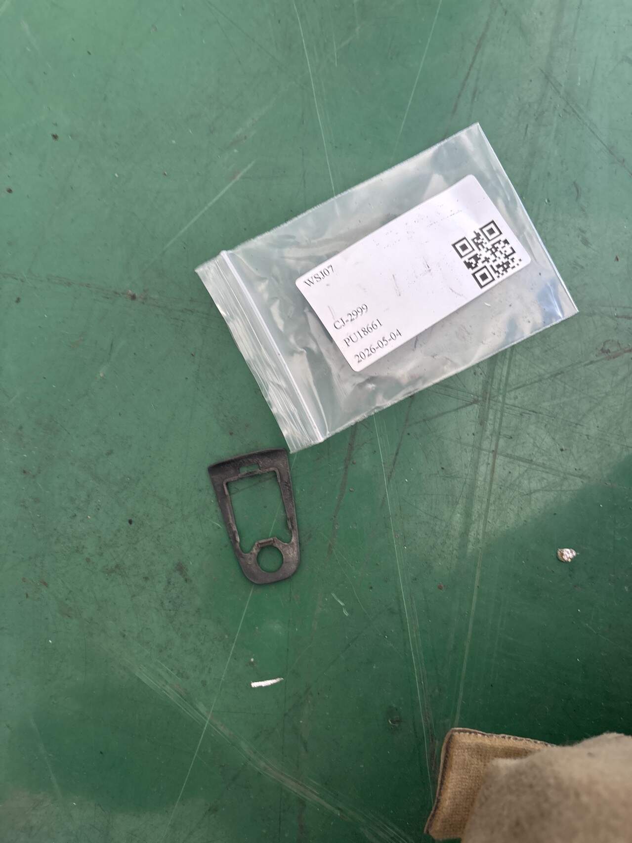L8T0837209 前门外拉手隔垫(右前)