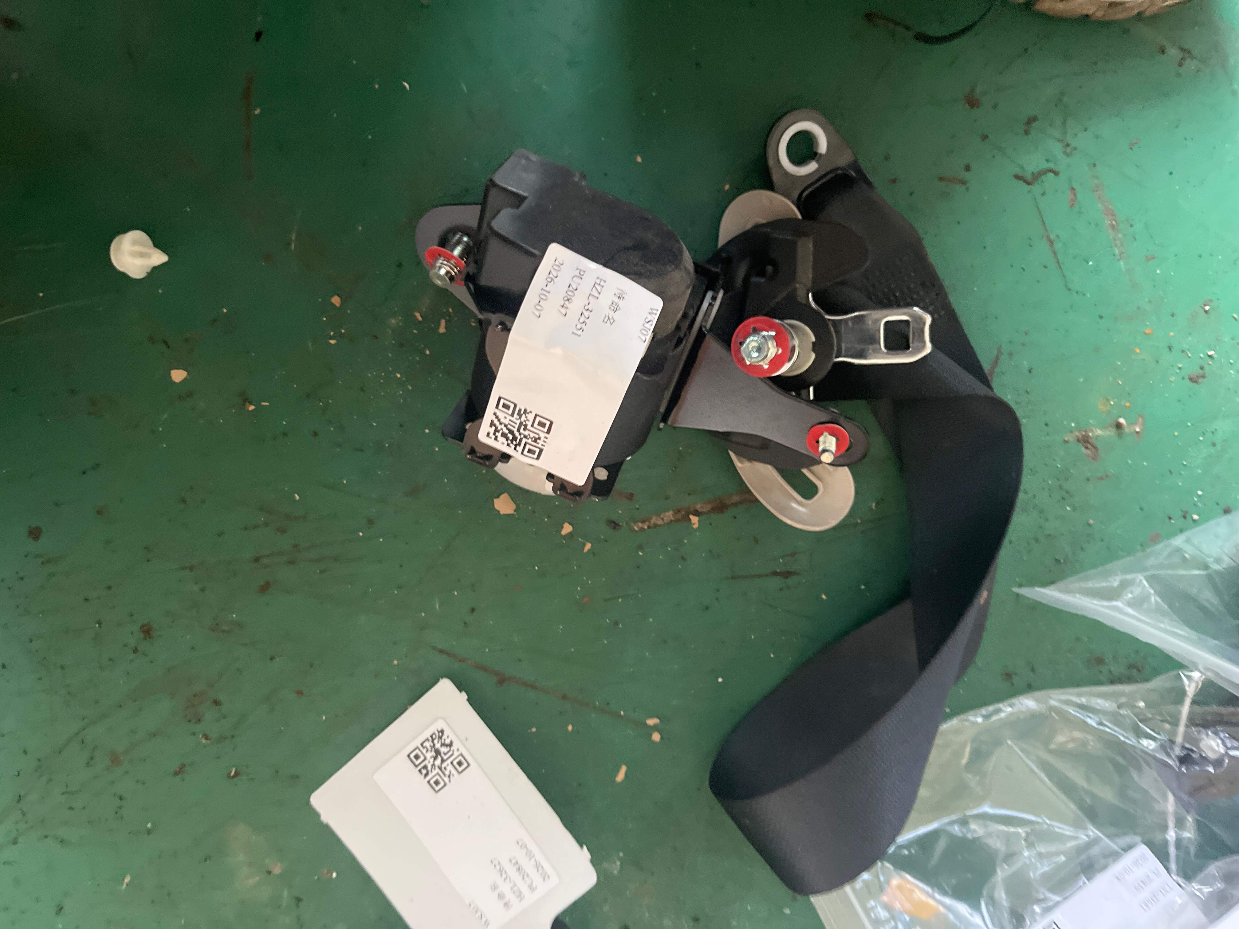 MEH5813020 Middle Right Seat Belt Assembly