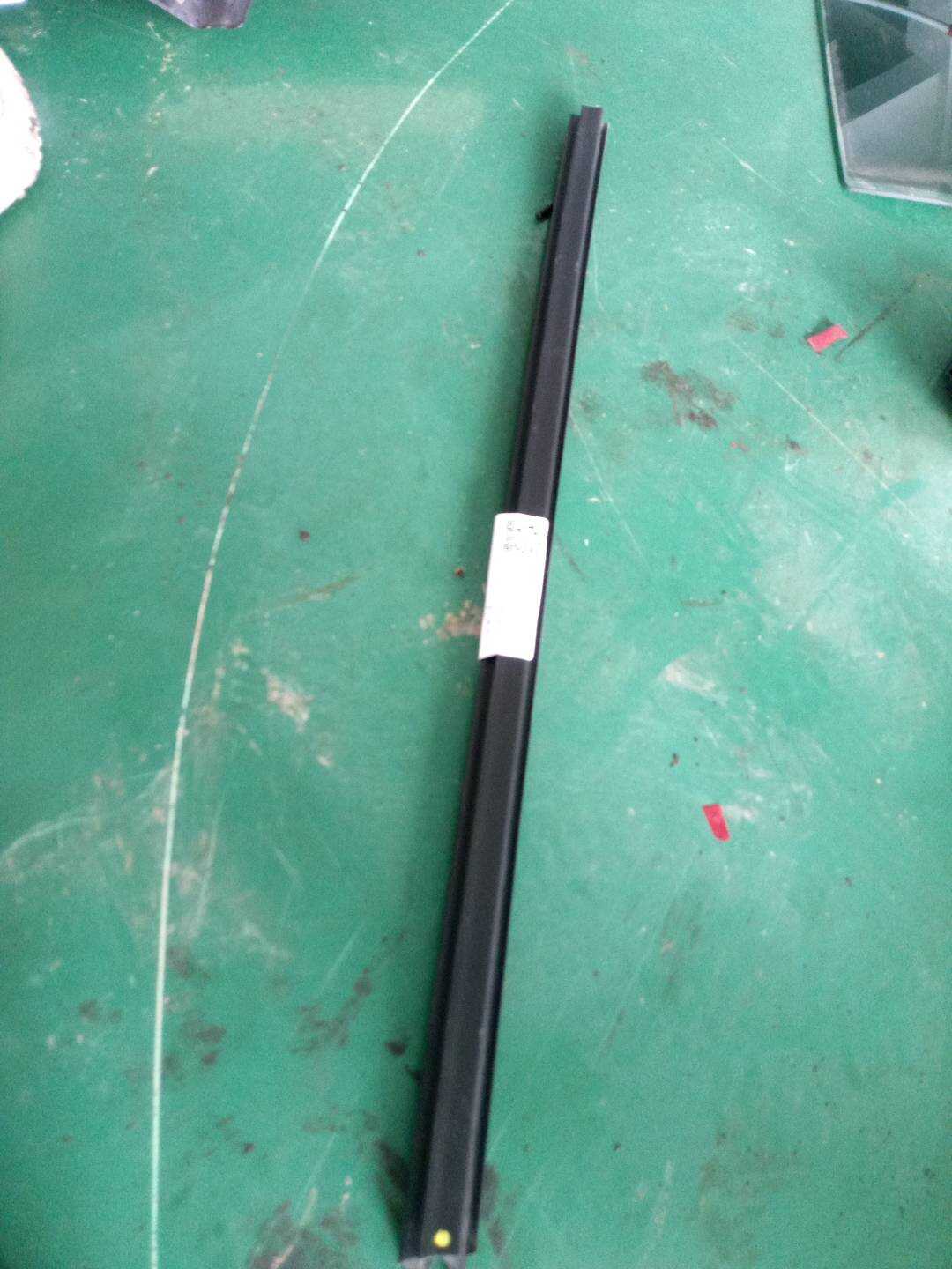51357283581 后门玻璃压条(左内)