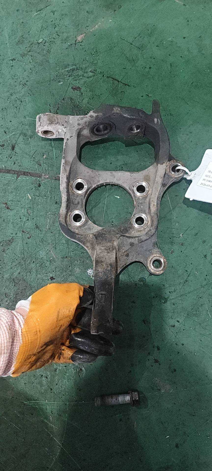 517152M100 Front Steering Knuckle, Left