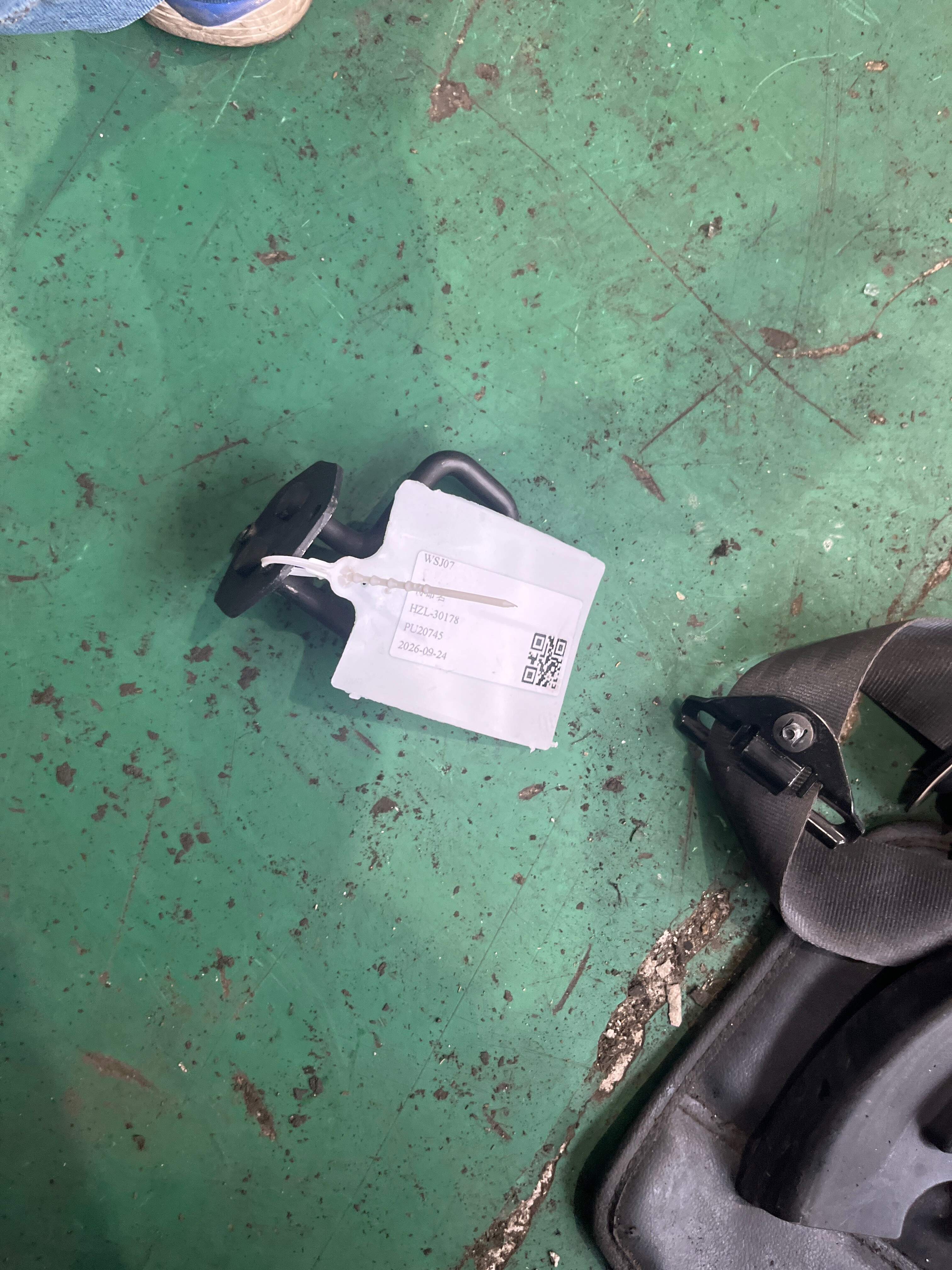 LR000370 Rear Seat Latch, Right