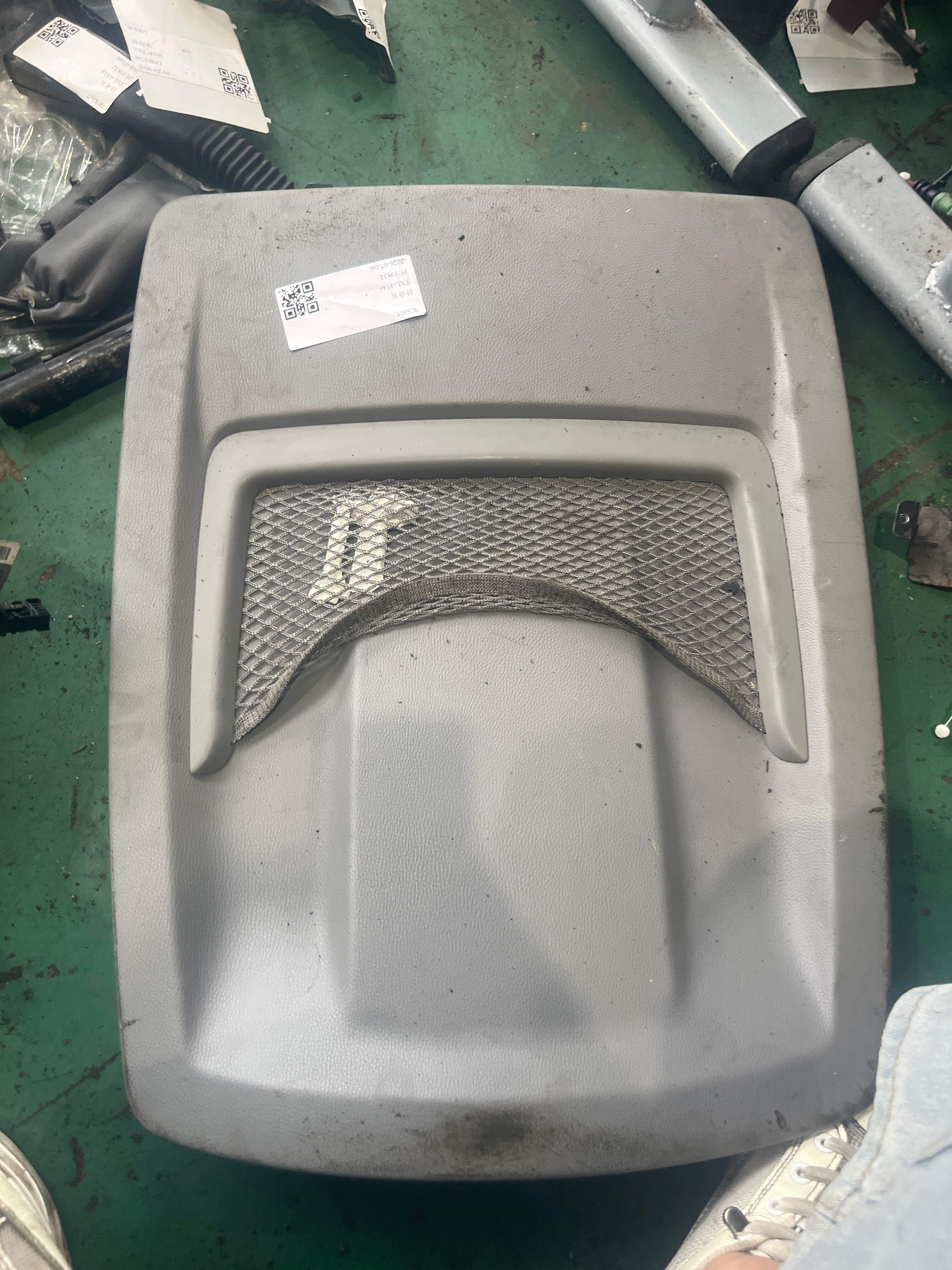 52109166909 副驾驶员座椅靠背骨架护面