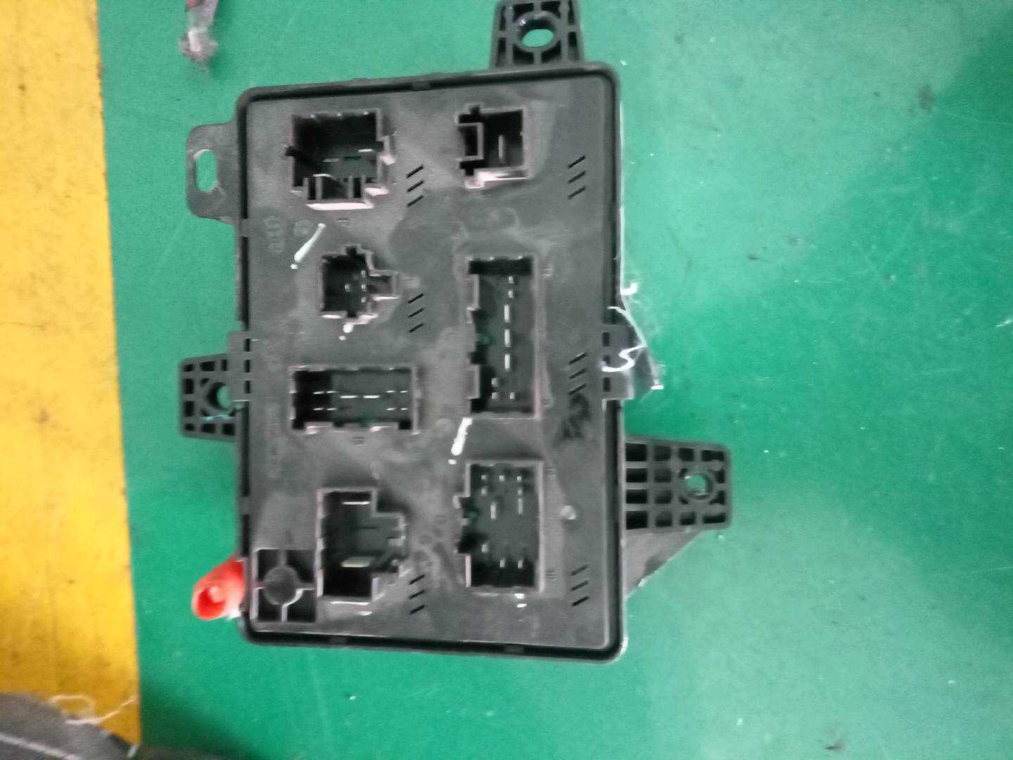 DV515233B 仪表台保险盒