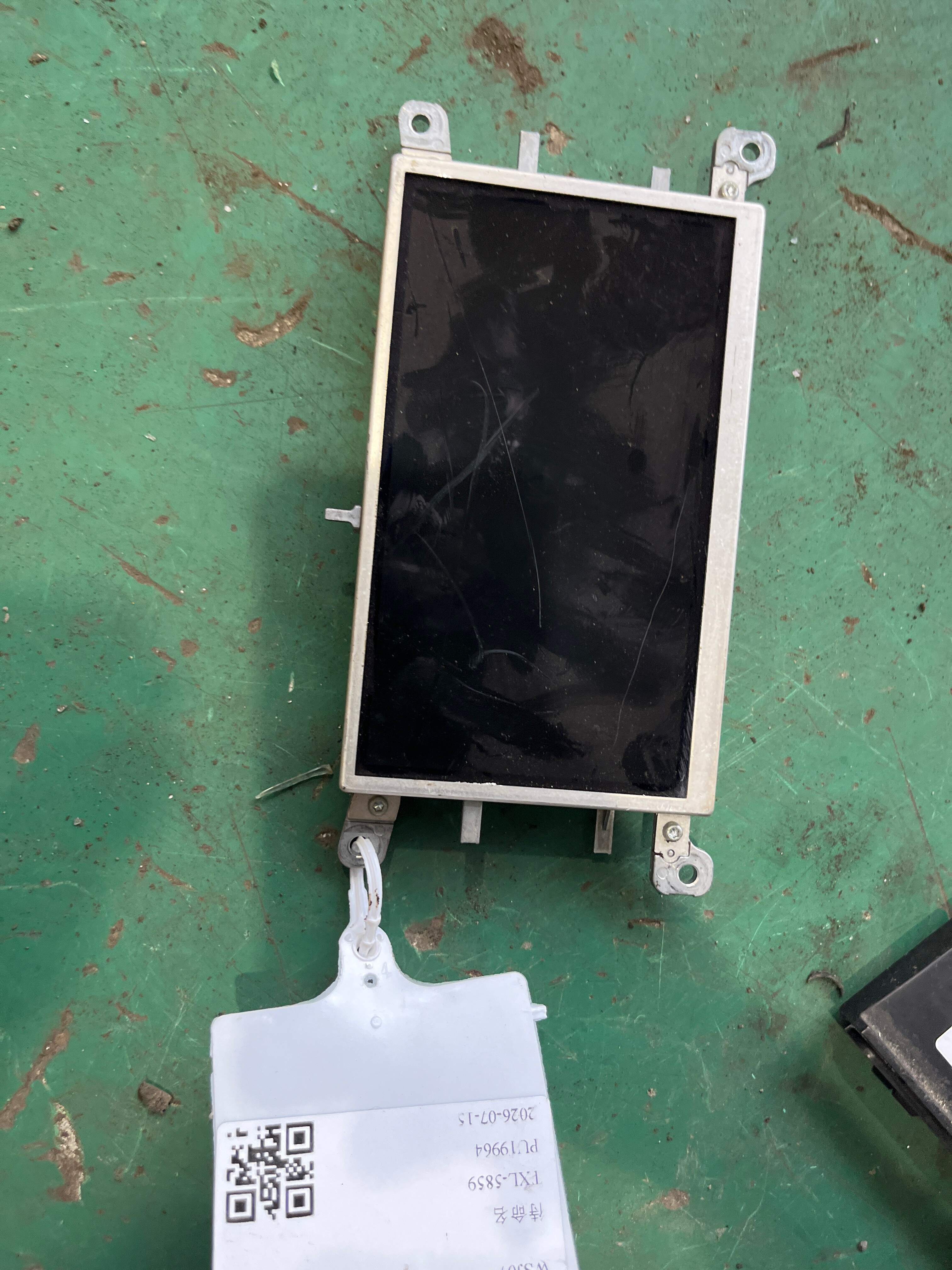 L8T0919603E 仪表台中央显示器