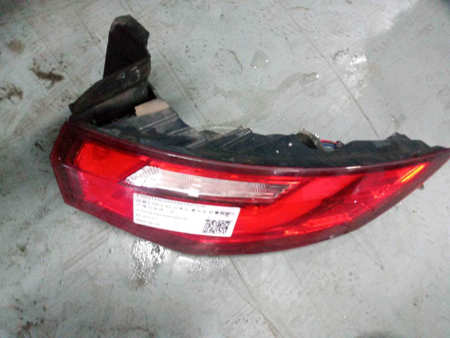 T7004133020001B11B2742W Outer Tail Light Assembly, Right