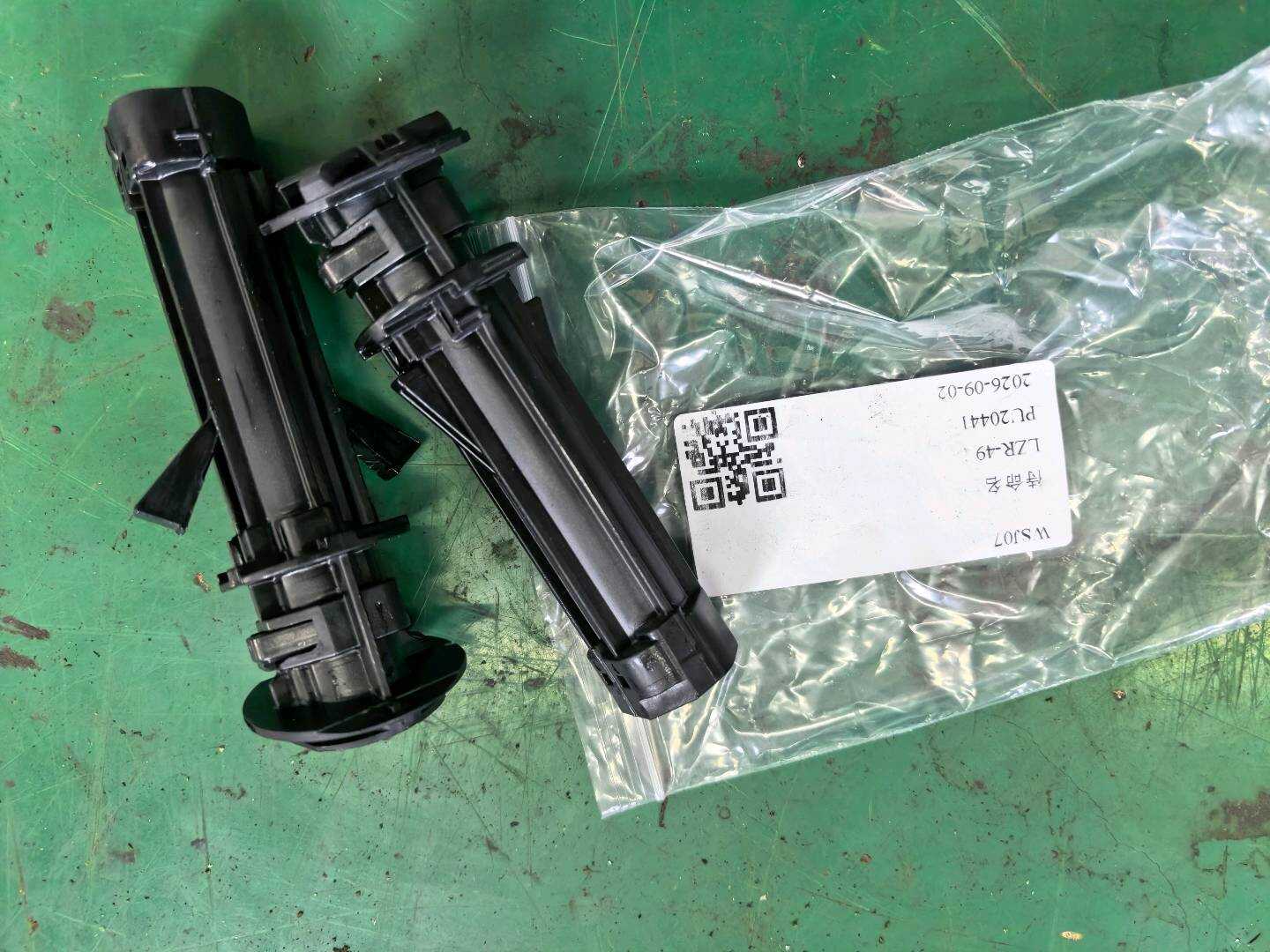52107340416 前排座椅头枕导套