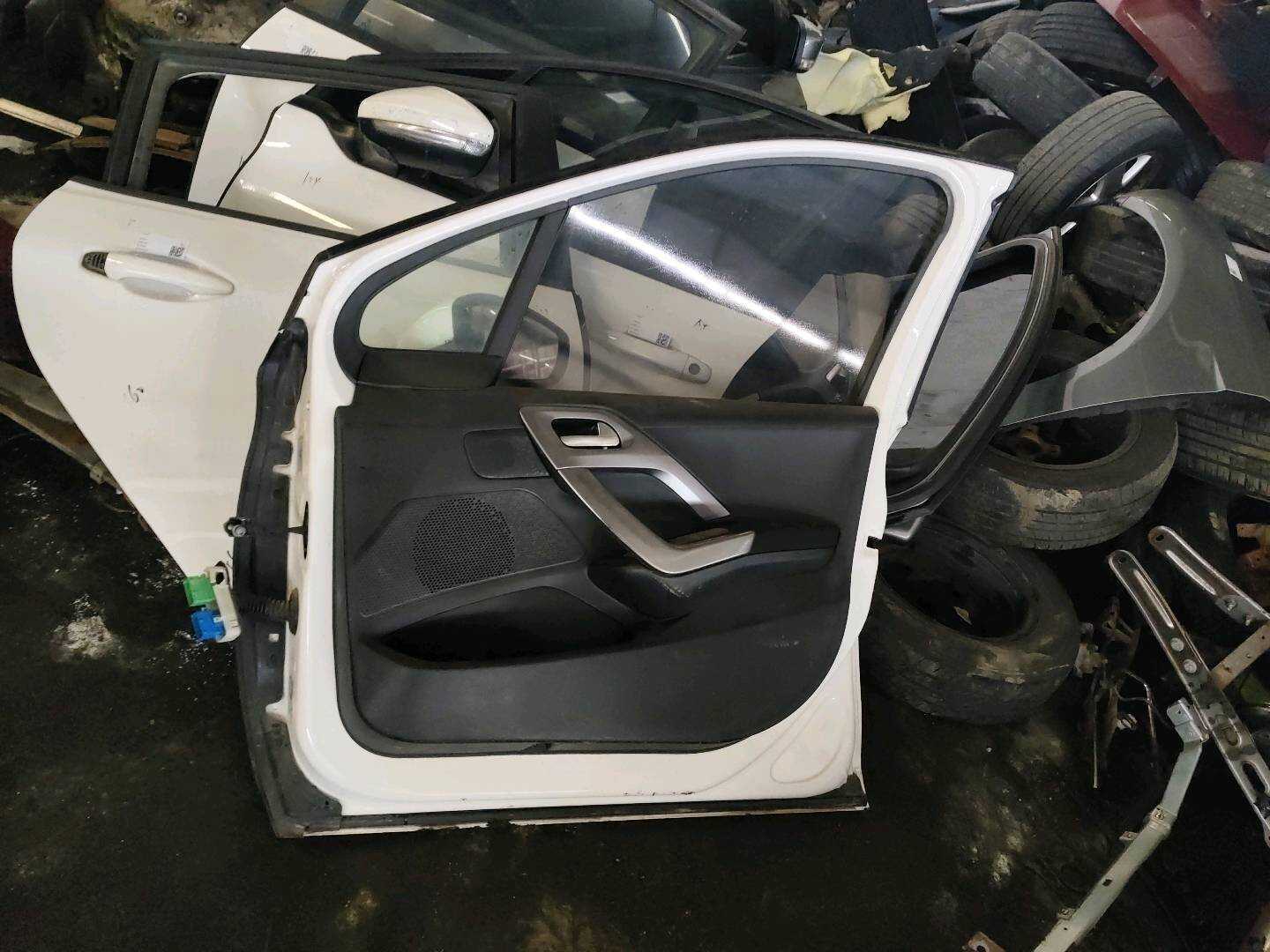 9435177480 Front Door Shell, Right