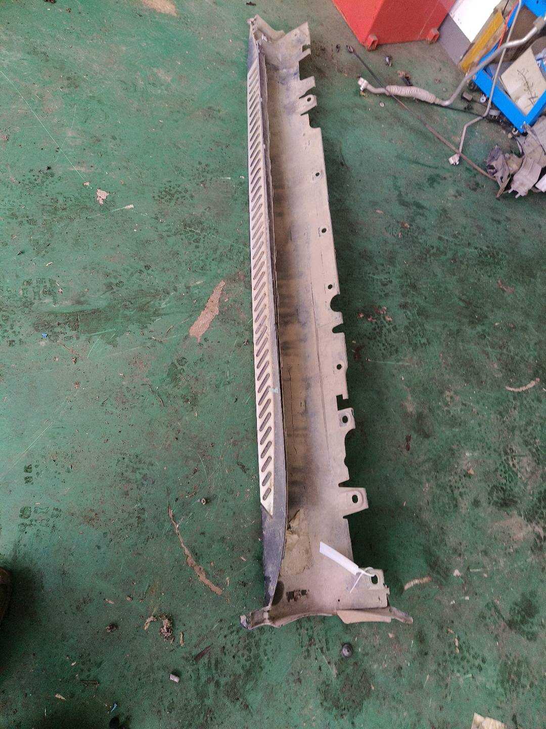 51777294375 底大边(左)