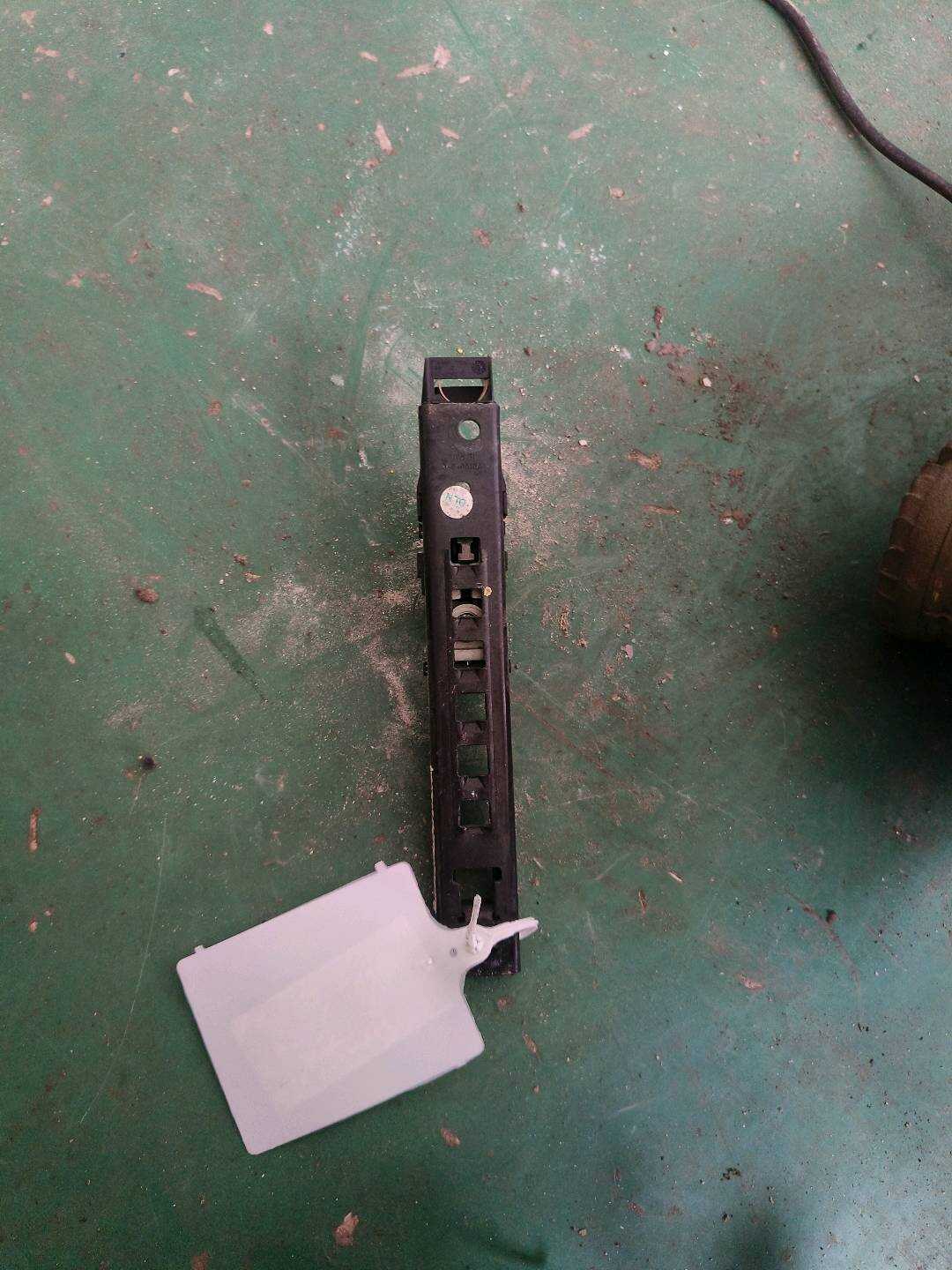 A2218600788 驾驶员座椅安全带高度调节器