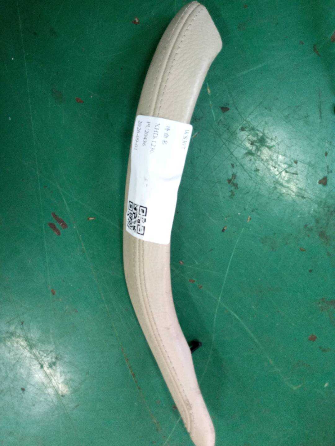 51417345932 前门扶手饰板(右)