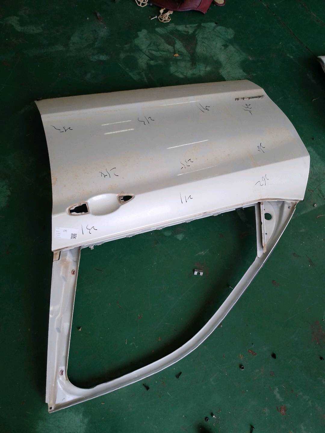 41517386737 前门壳（左）