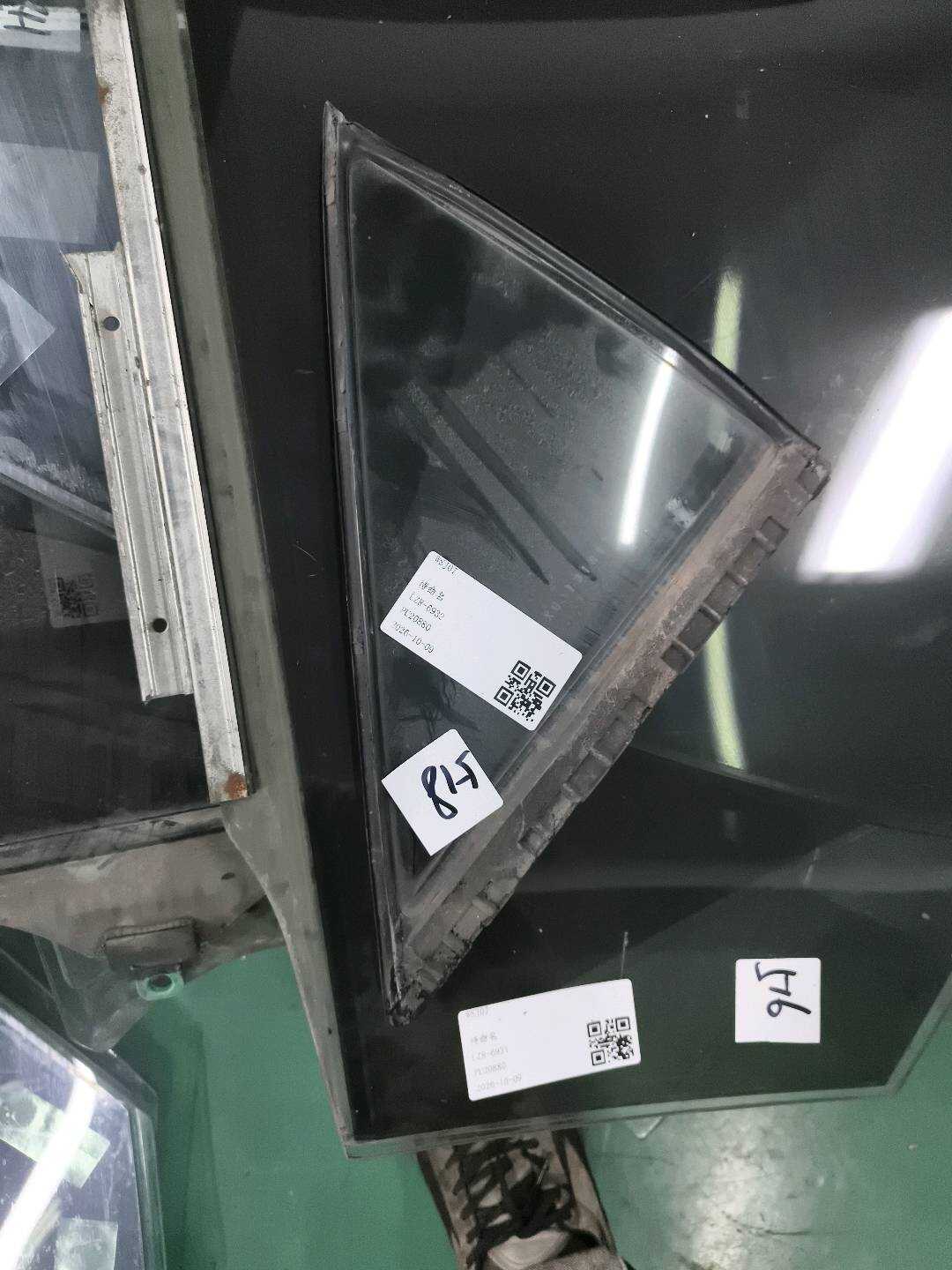 6812333010 右后车门角窗玻璃