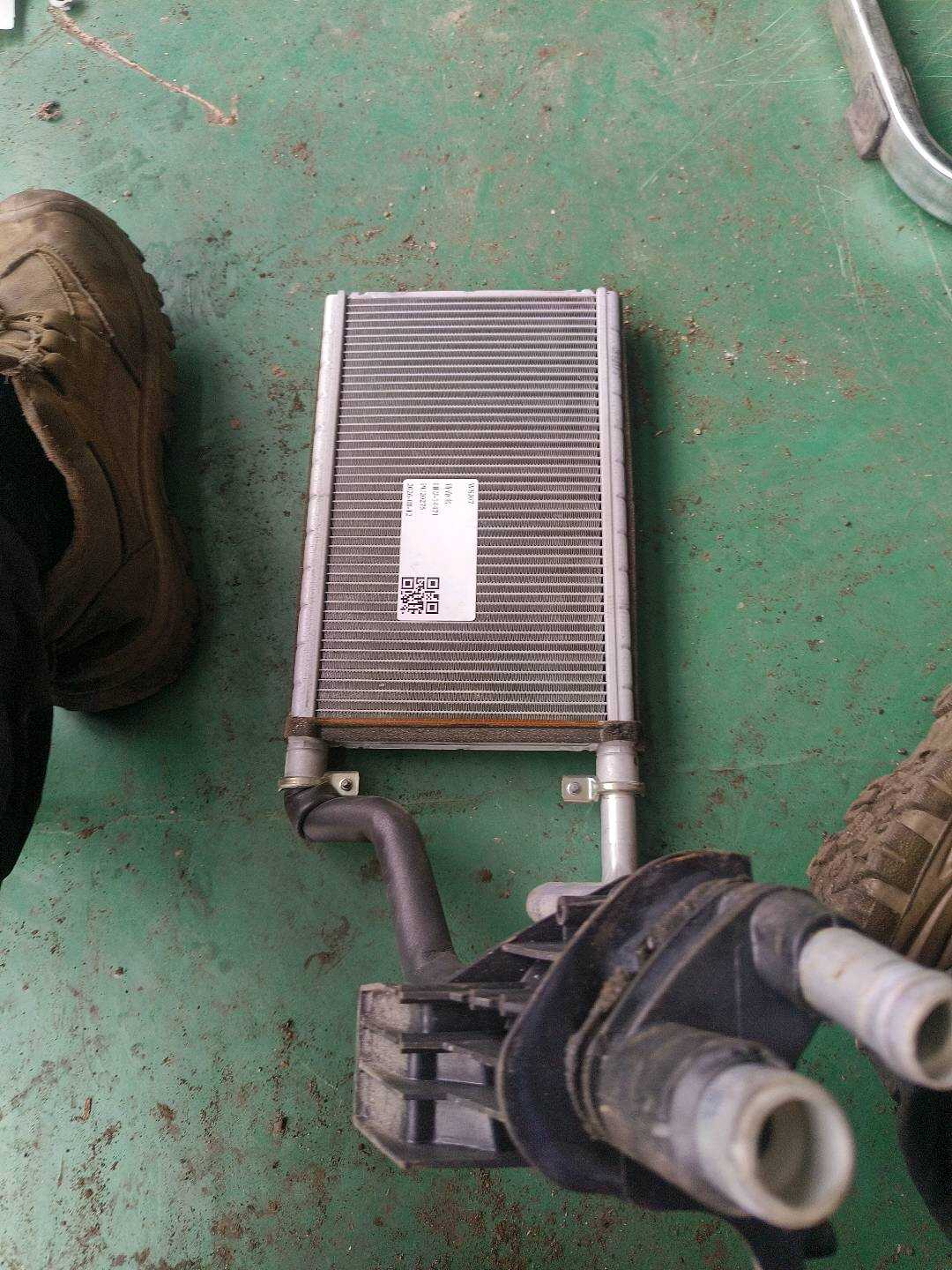 64119190595 暖风散热器