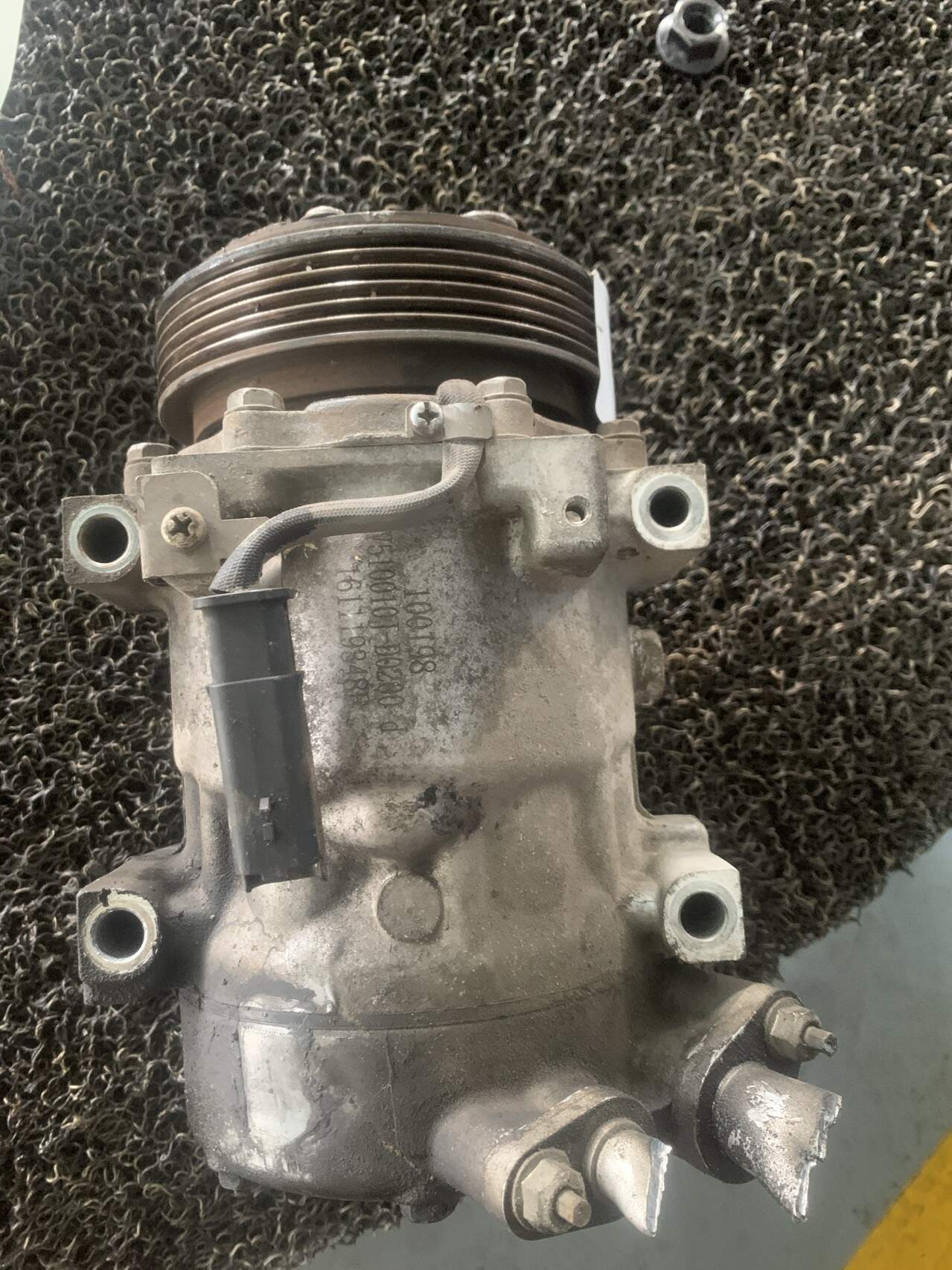 8141008 A/C Compressor