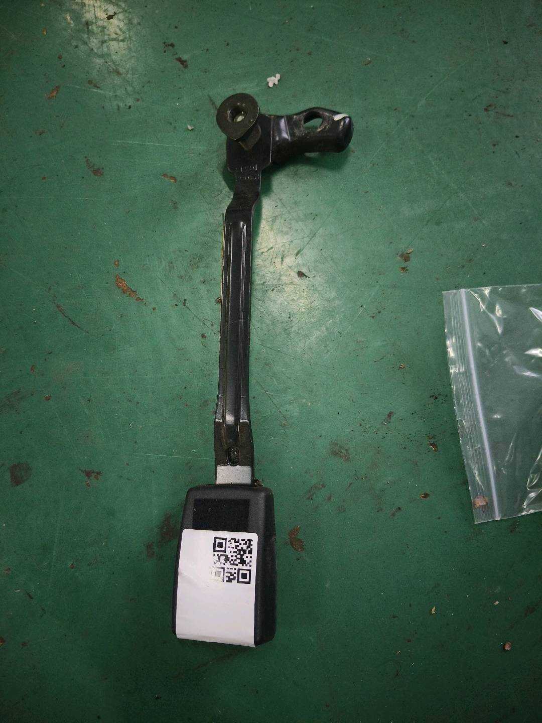L4C0857756LOC 副驾驶员座椅安全带扣