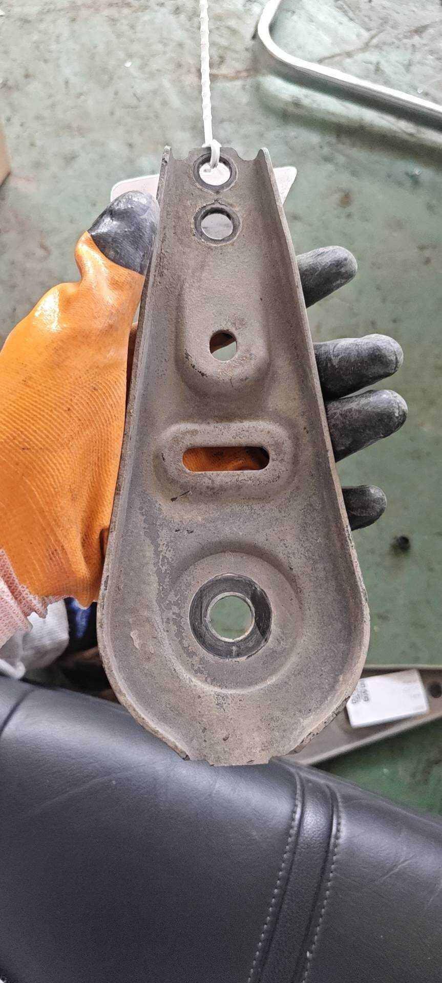 50365TA0A00 后桥支座(右前)