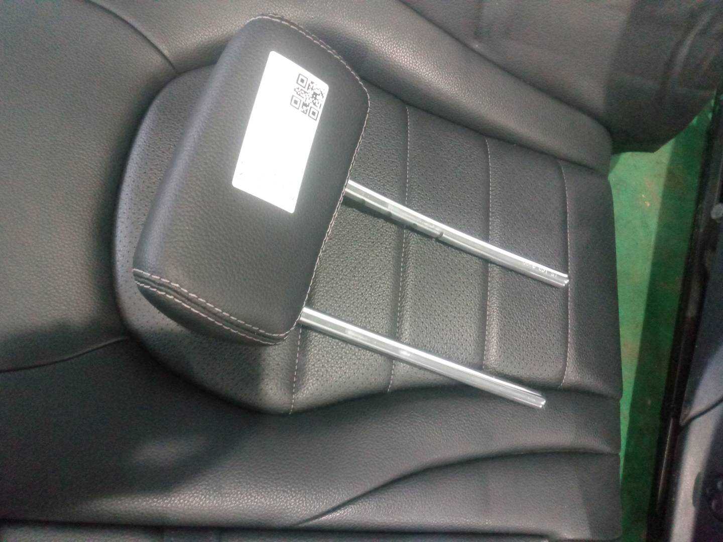 A20597061009D88 后座椅头枕（右）