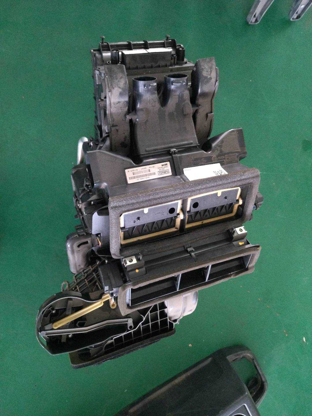 LR030941 蒸发箱总成