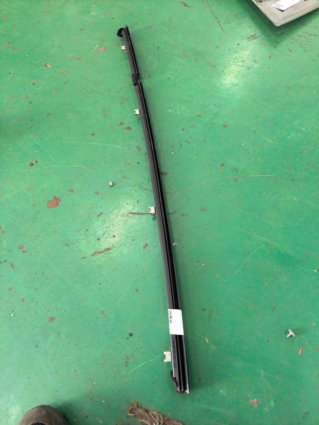 6817433070 后门玻璃压条(左内)