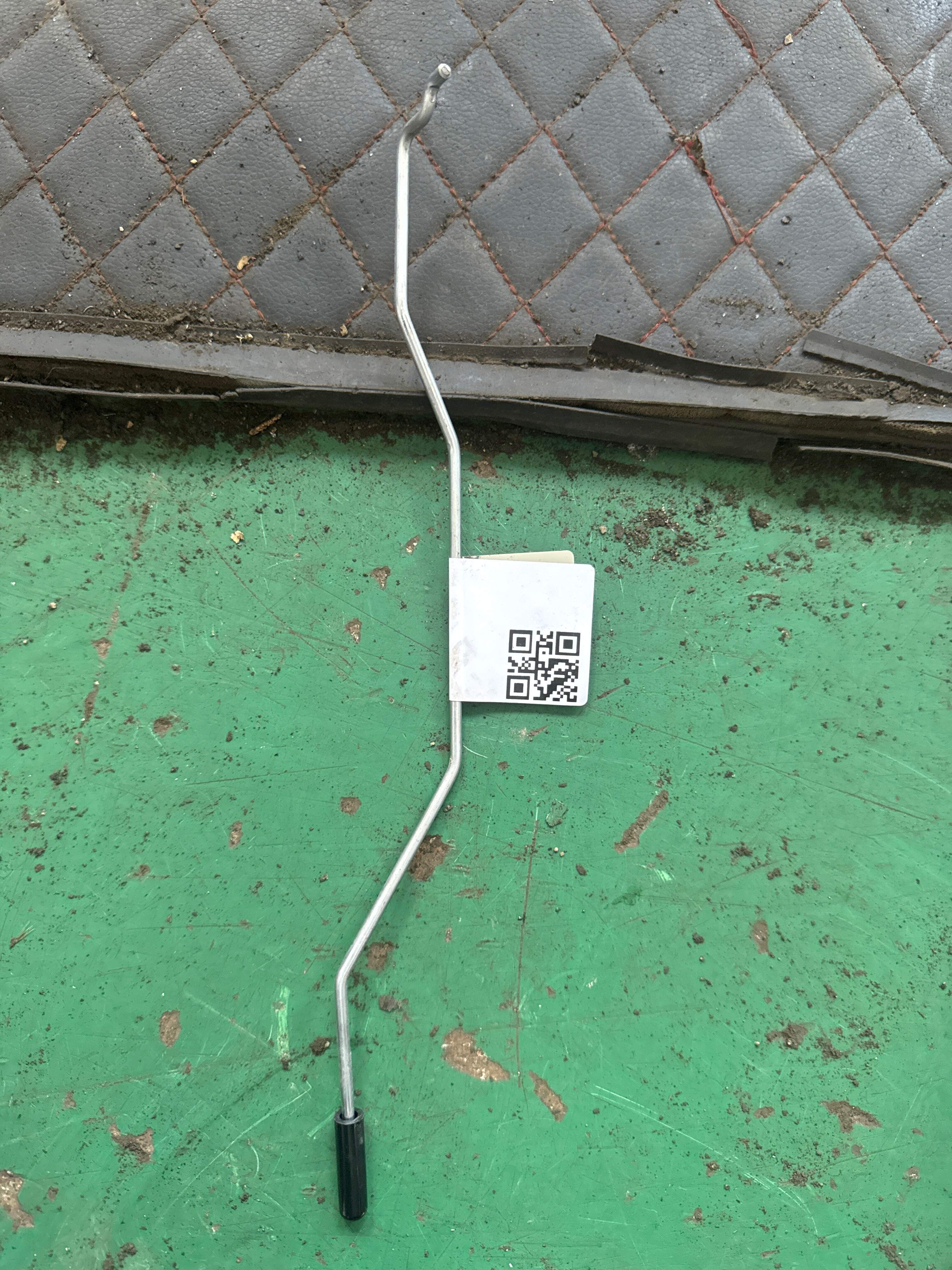 51217474341 前门锁止杆(左)