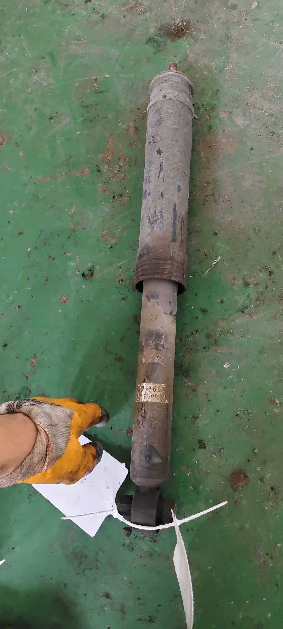 4853079065 后减震器芯（右）