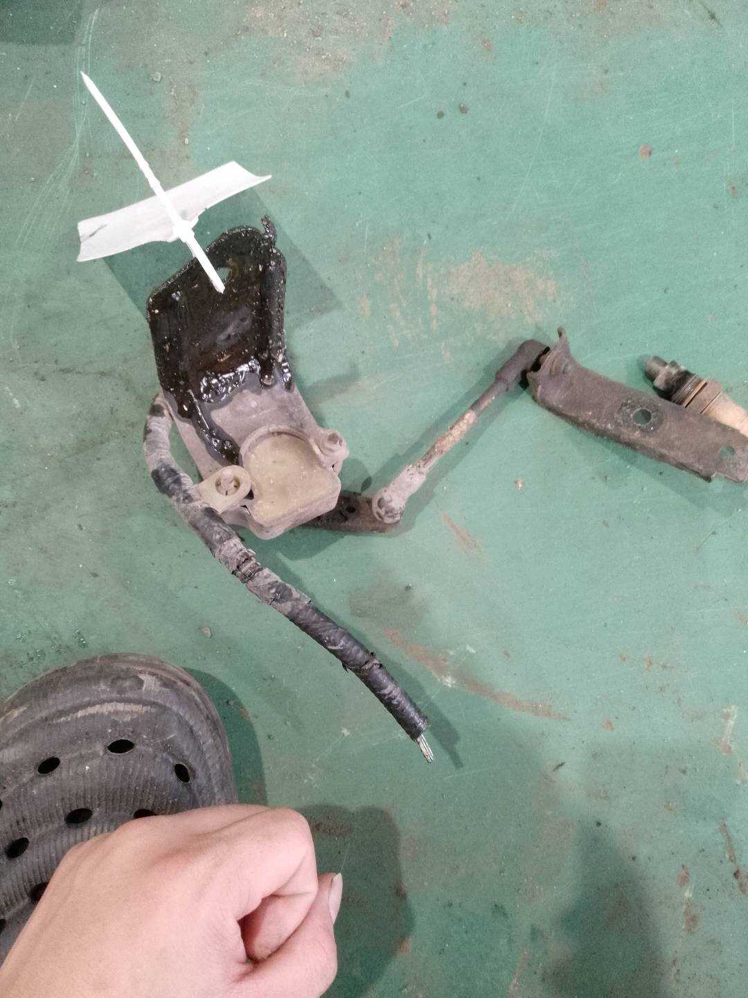 F2GC3C438AXD Vehicle Height Sensor, Front Left