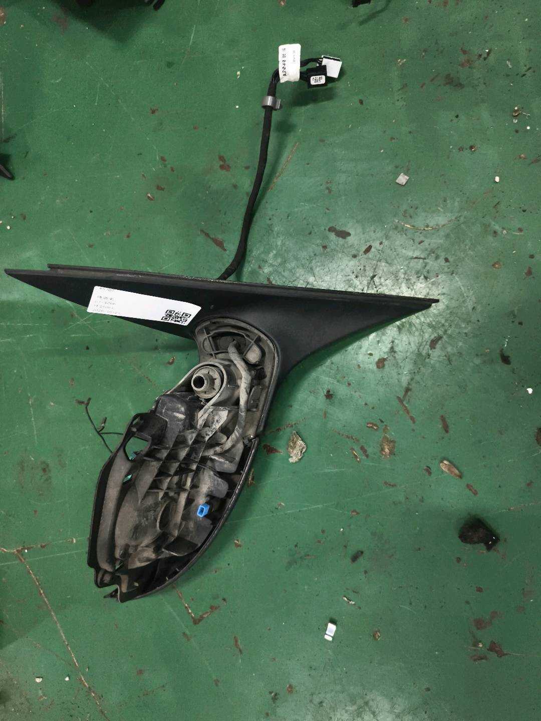 A2048103876 Side Mirror Mounting Base, Right