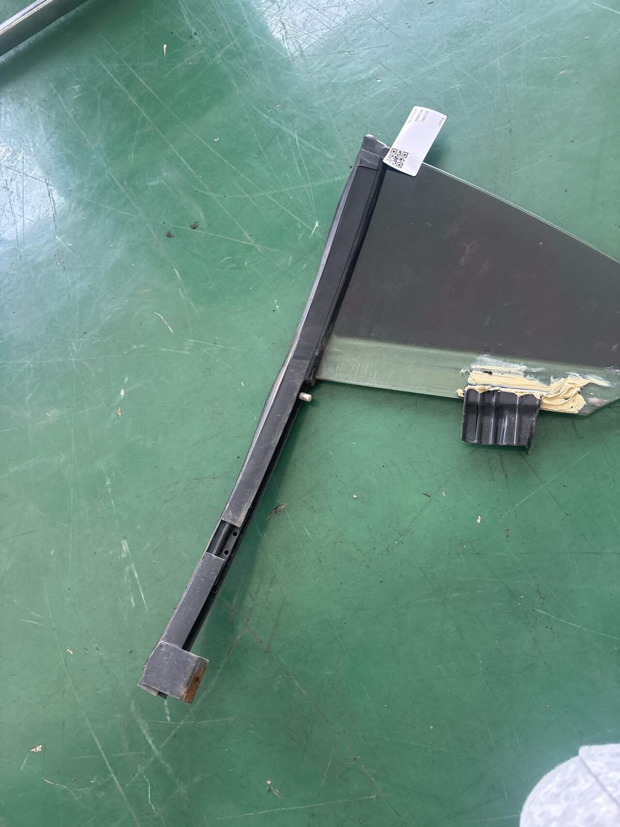 L3C8839614H 后门三角窗玻璃(右)