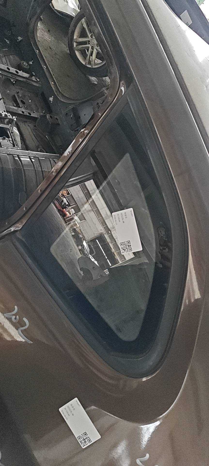 51377321551 后侧围玻璃（左）