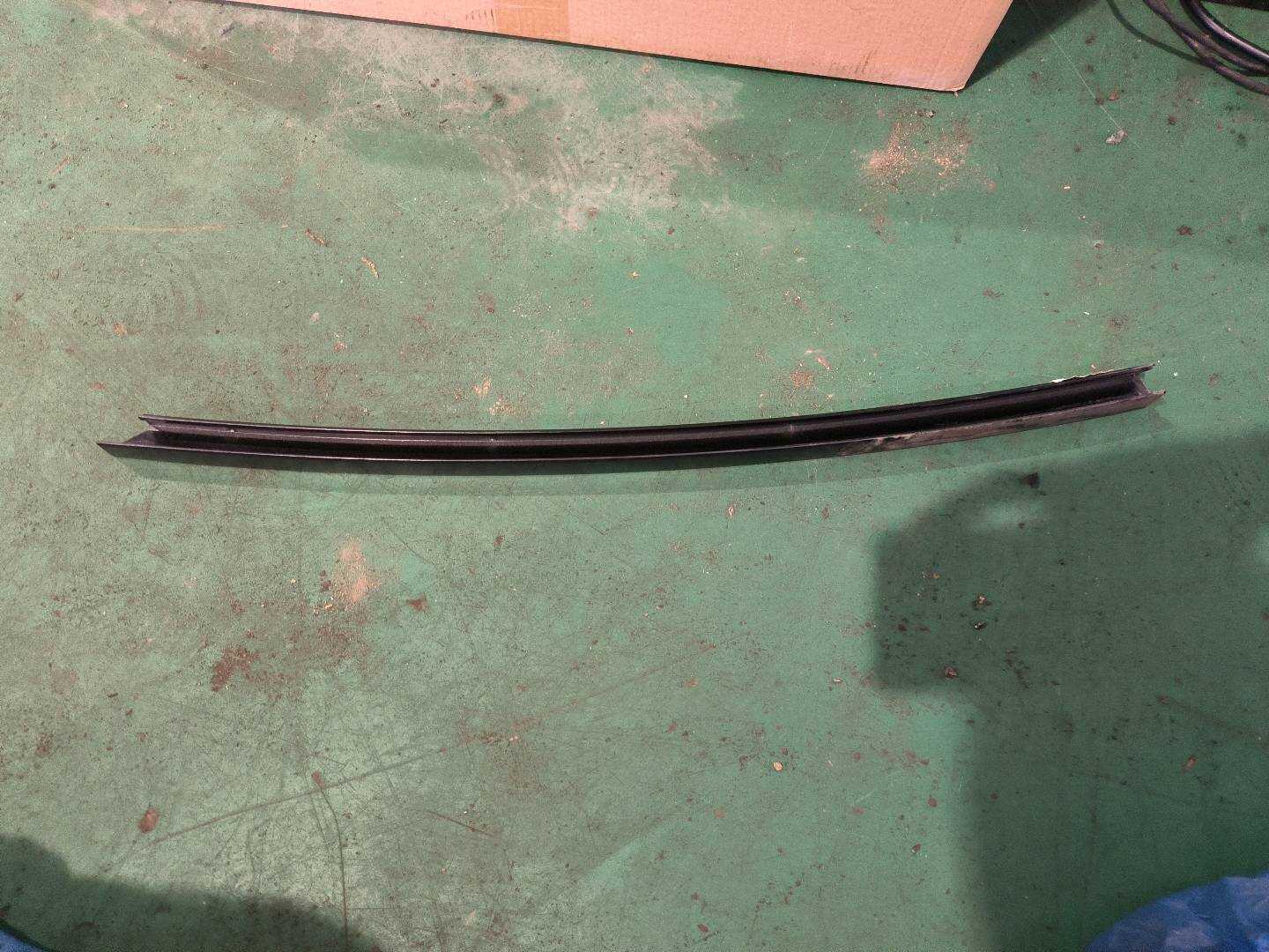 51352990832 右后车窗玻璃外饰条