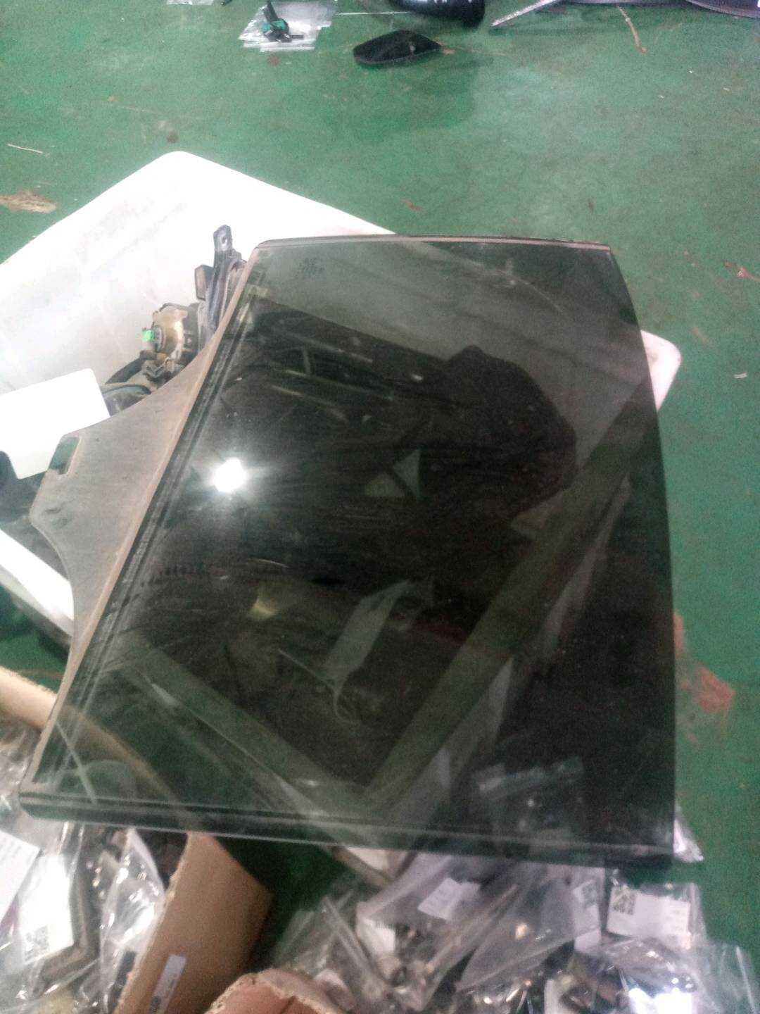 A2057350610 后门玻璃（右）