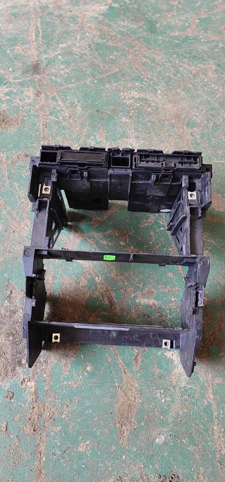 8E0858005F CD Player Mounting Frame