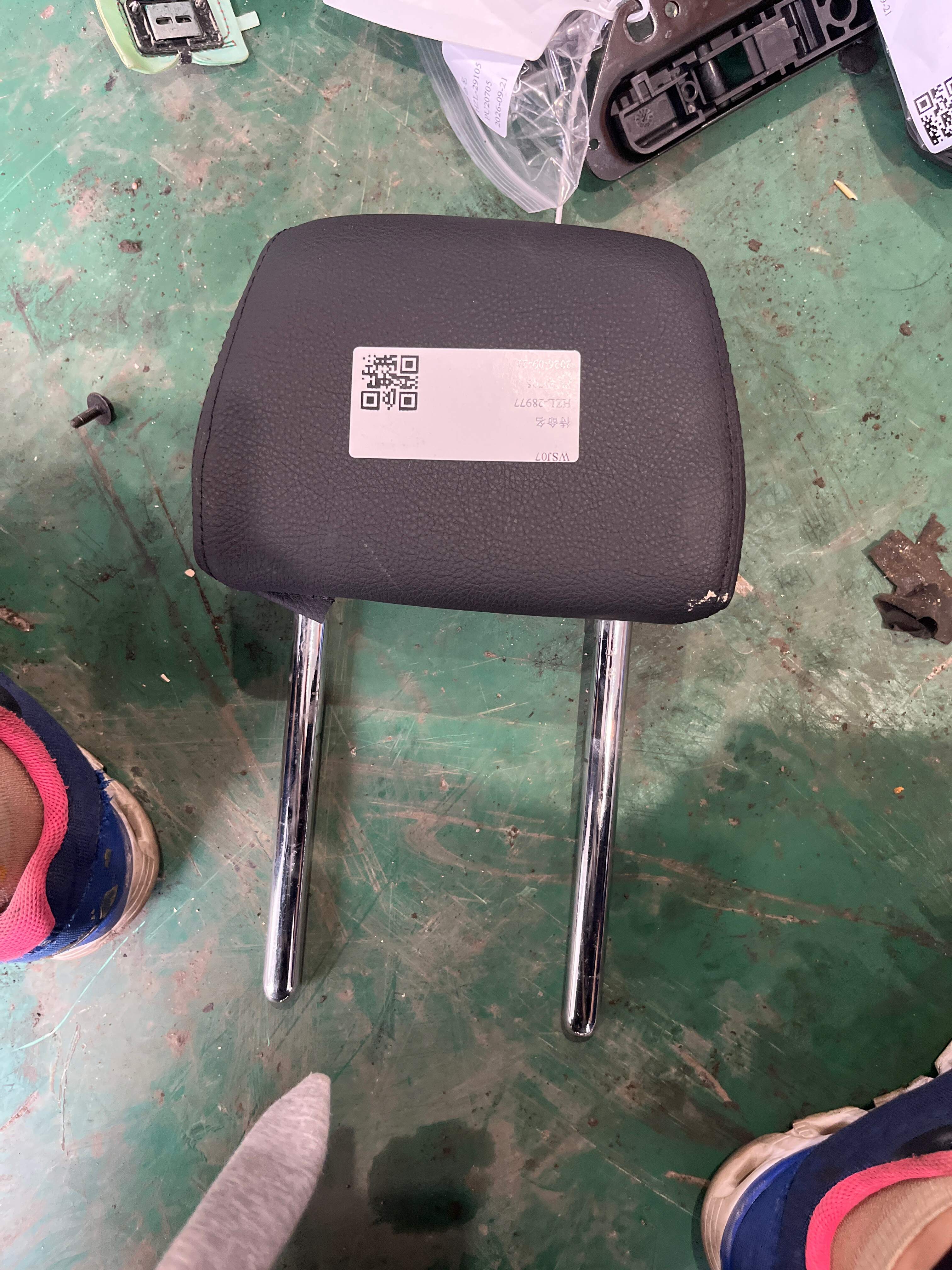 52207400901 Rear Seat Headrest, Center