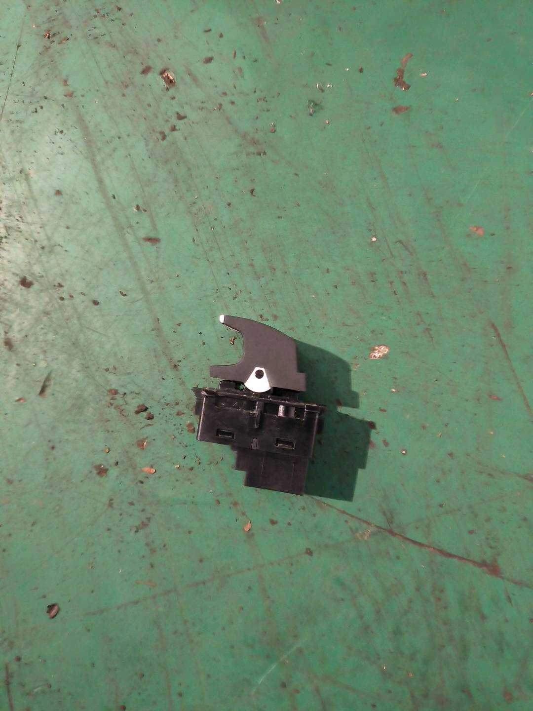 L5CG959855AWZU 前门玻璃升降开关(右)