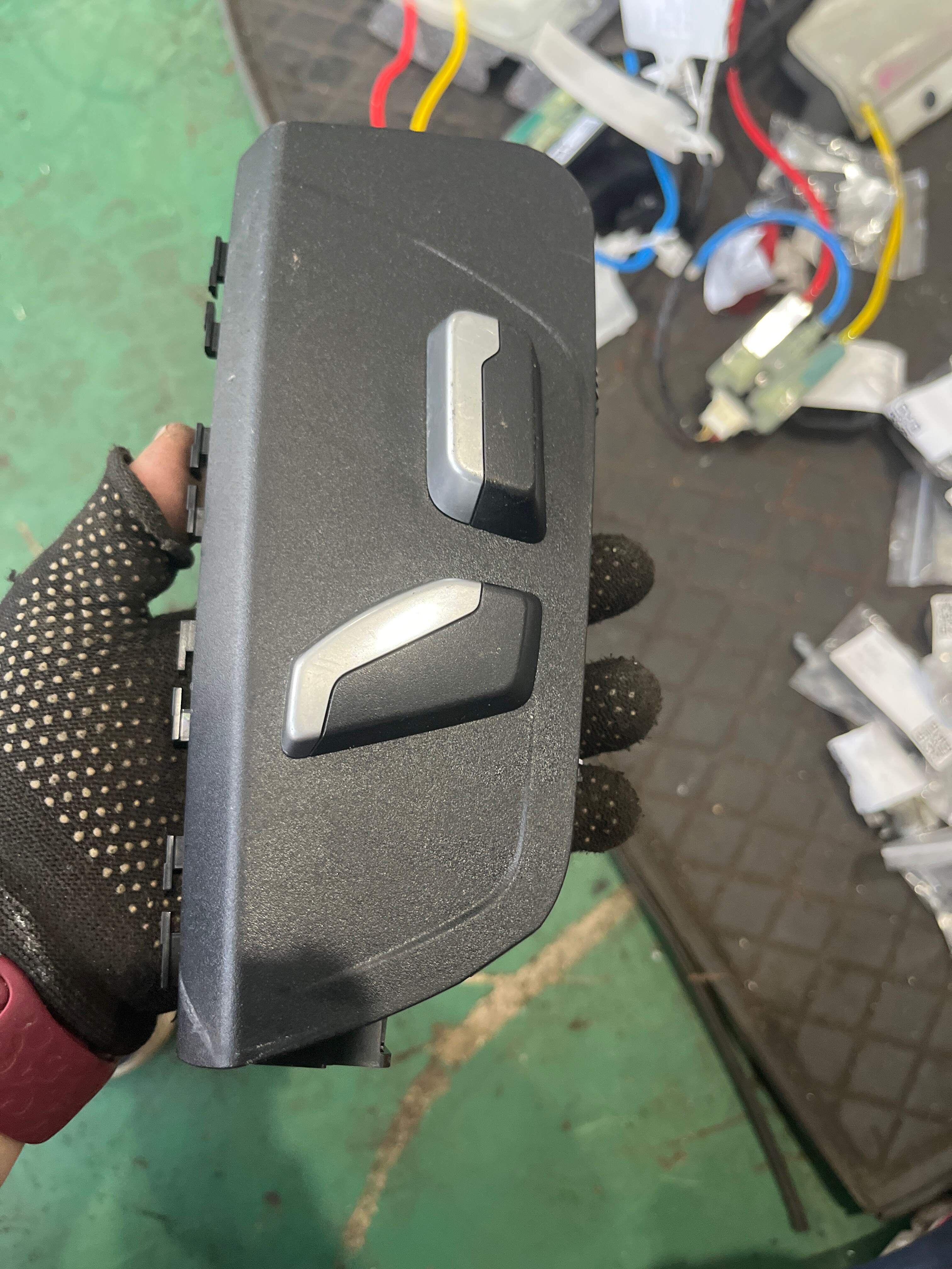 61319382428 Passenger Seat Adjustment Switch