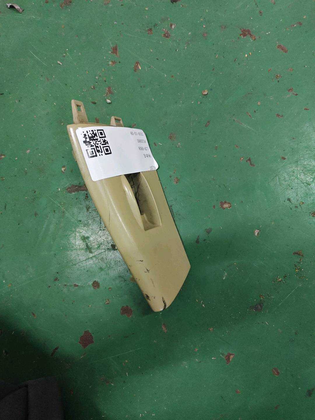 7427112020A1 后门玻璃升降开关装饰板（右）