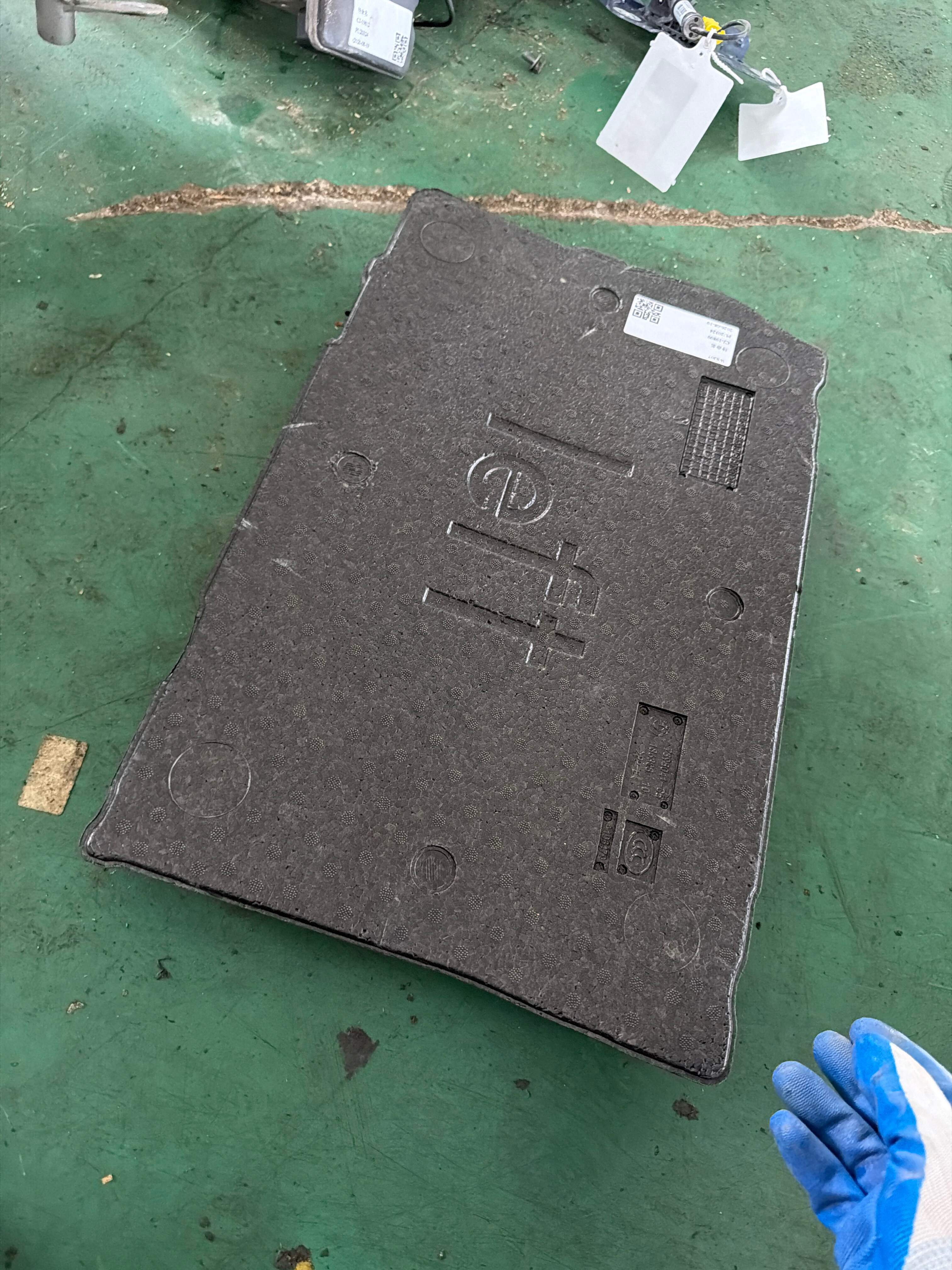 51477398041 插入件 脚部空间 左后