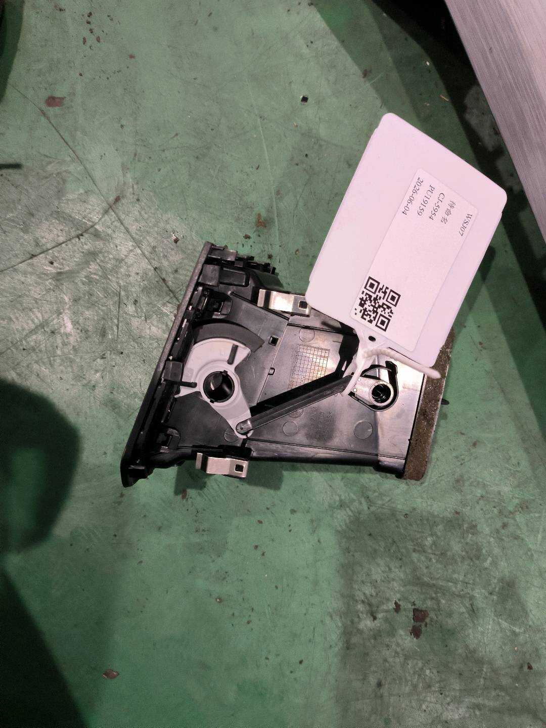 51G819703 仪表台出风口(左)