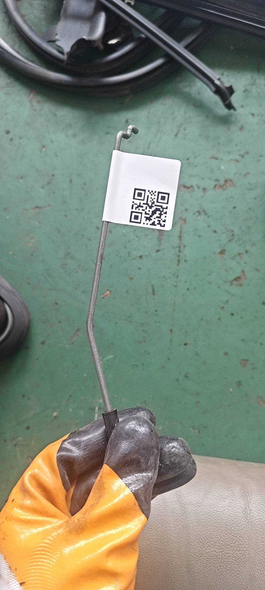 51227270004 后门锁止杆(右)
