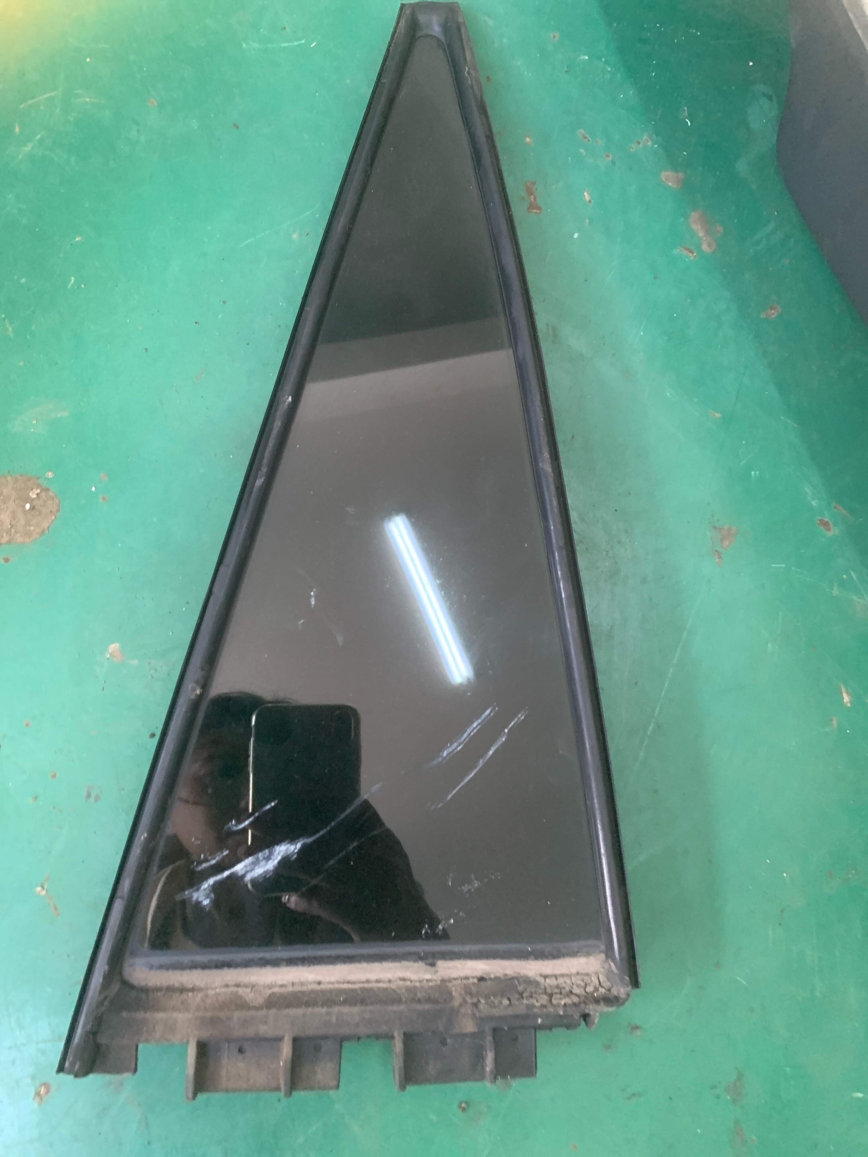 681230R030 Rear Door Quarter Glass, Right
