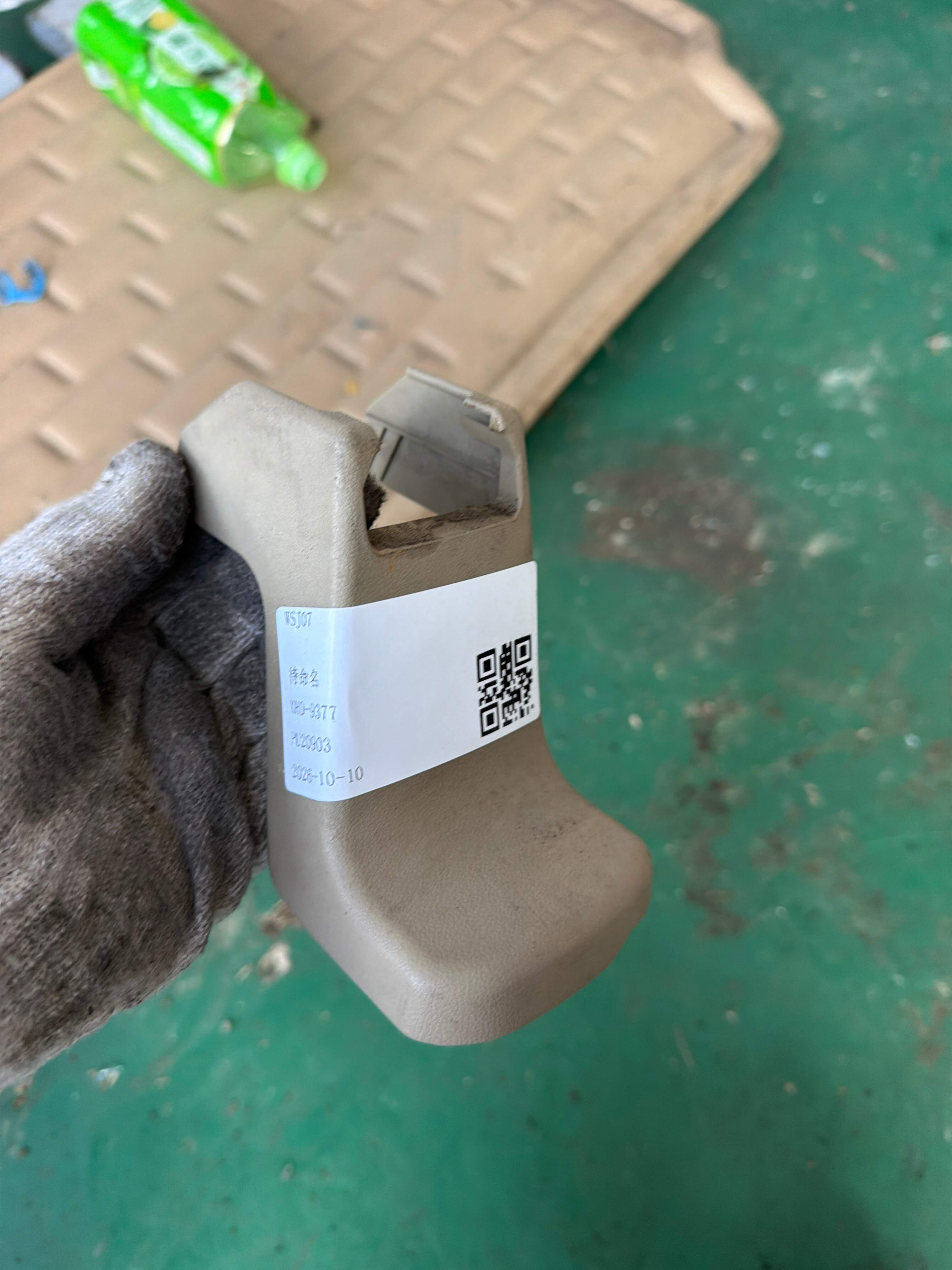 721280R030E0 前排左侧座椅内滑轨支架盖