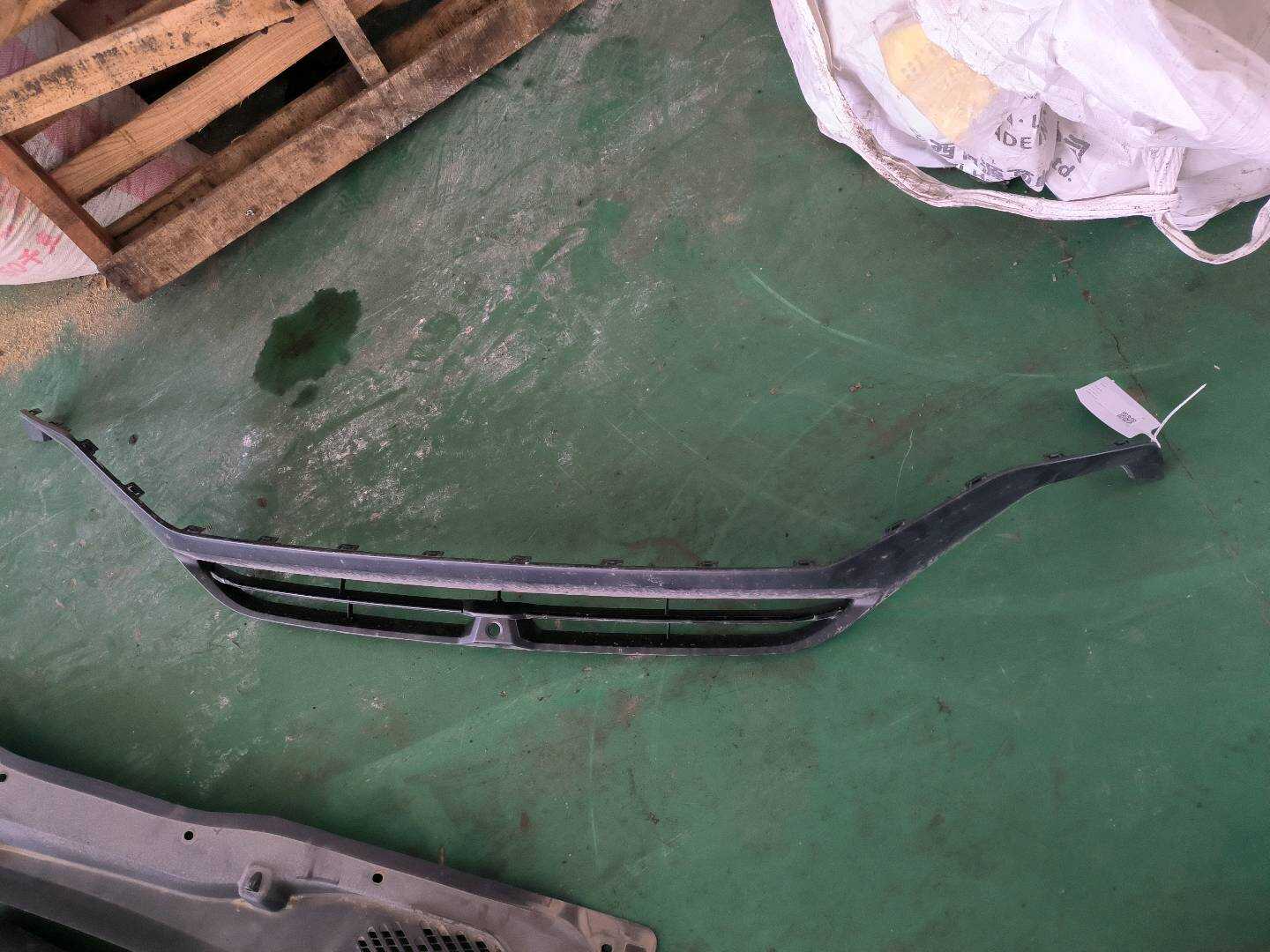 P0068799AC 前保险杠上格栅总成