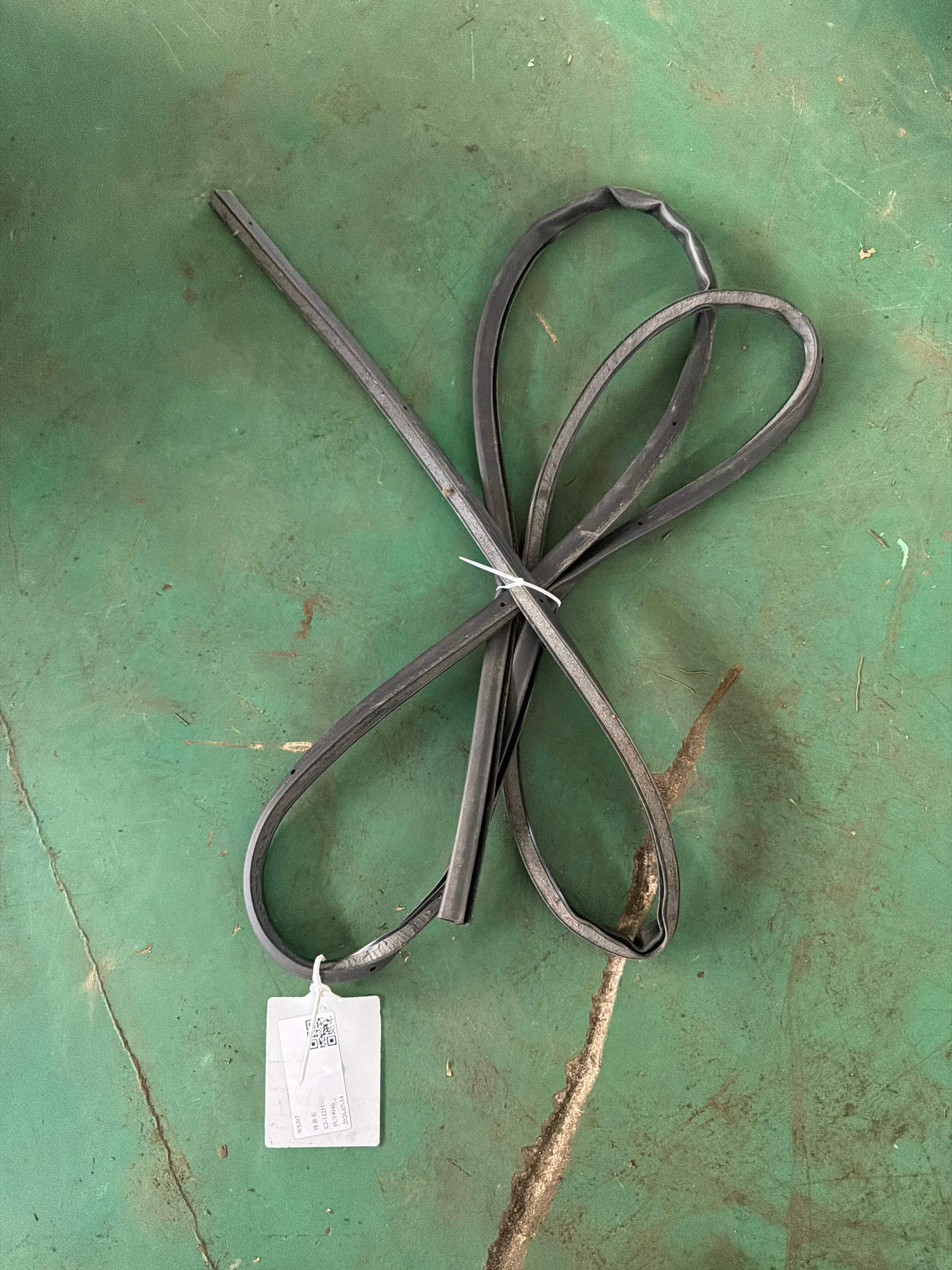 C2D1506 Rear Door Seal Strip, Right